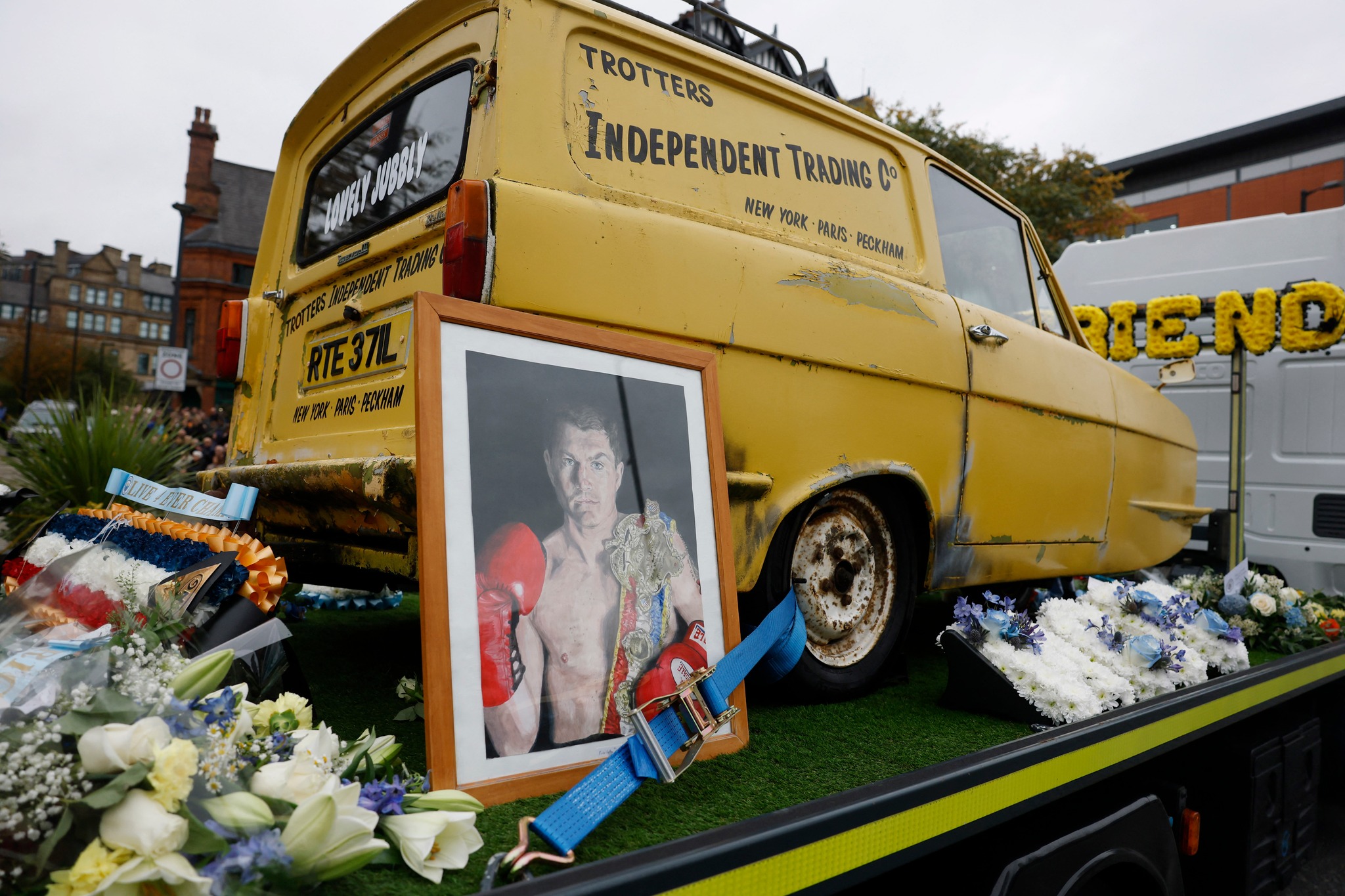 GMA - LOOK: thousands of mourners bid farewell to Ricky Hatton as one ...