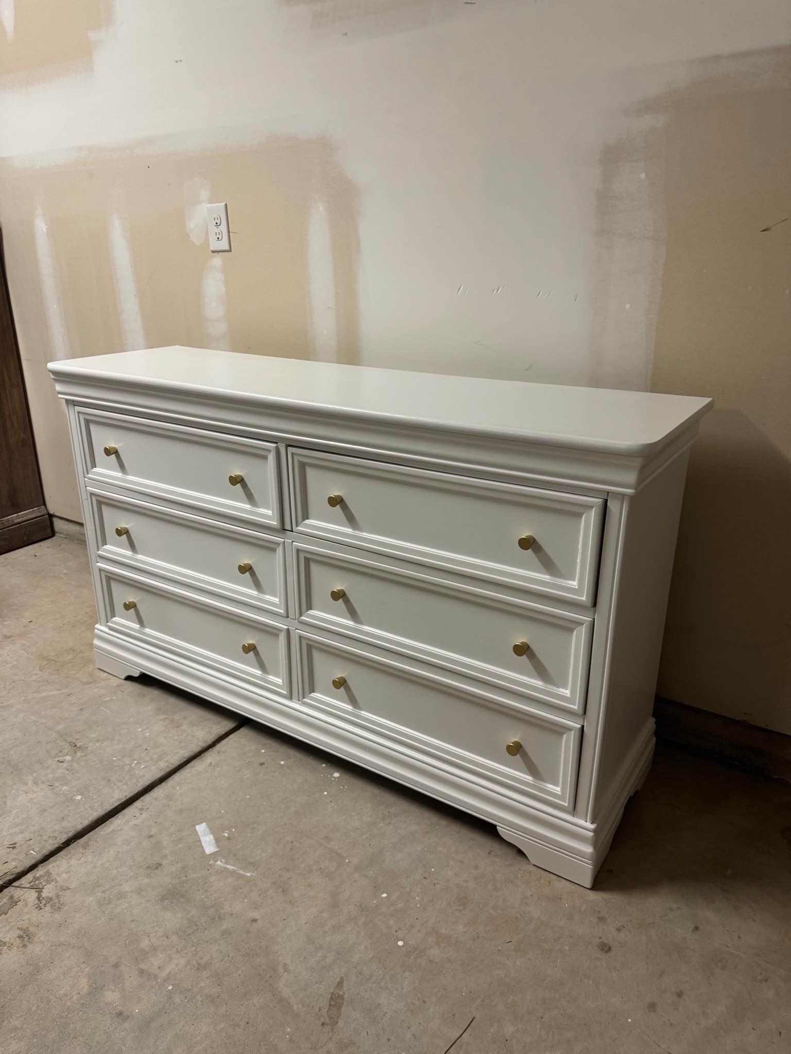 6 Drawer Dresser Newly Refinshed Dressers & Chests of Drawers North