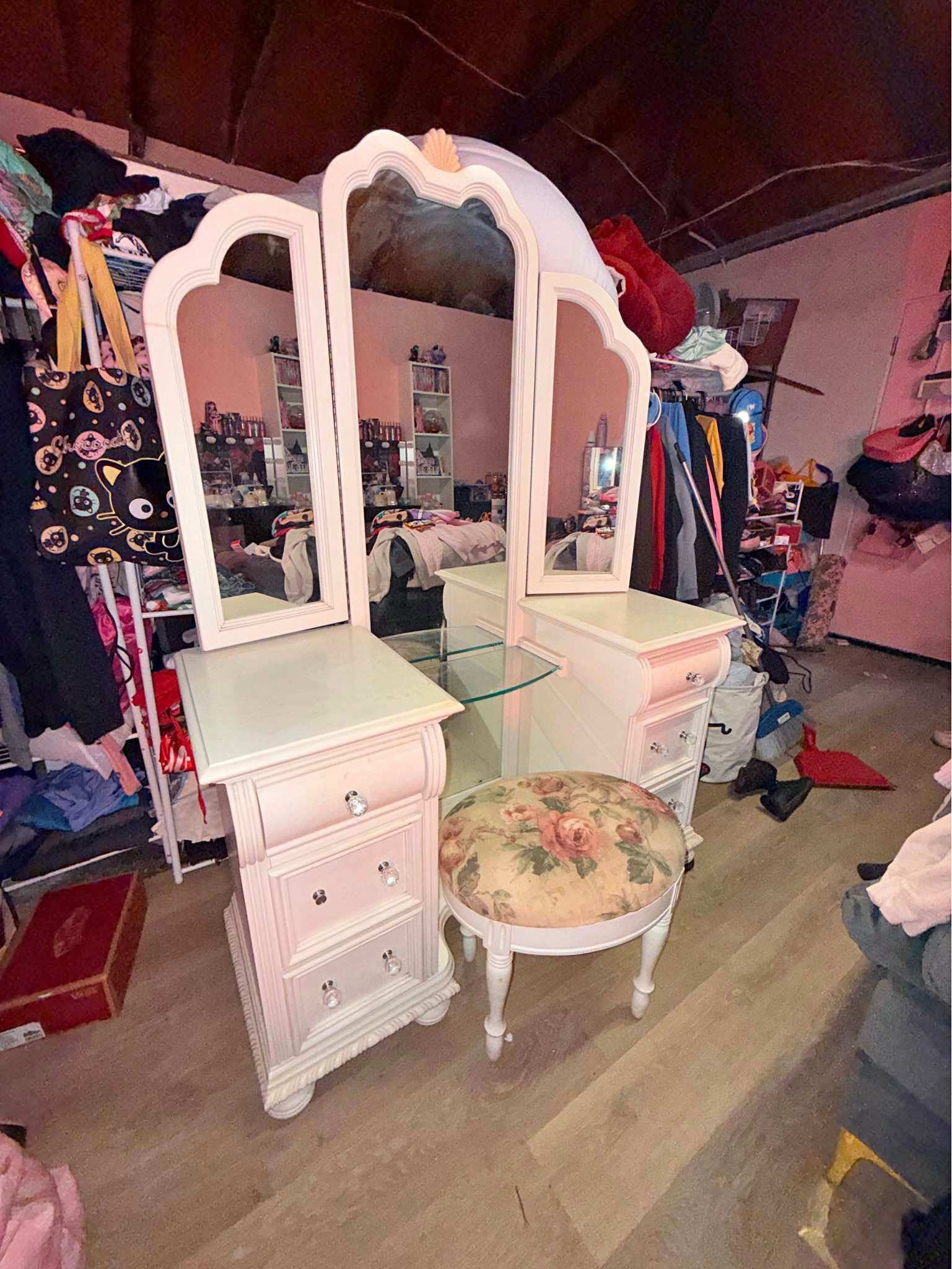 Vintage vanity - Vanities & Makeup Tables - National City, California ...
