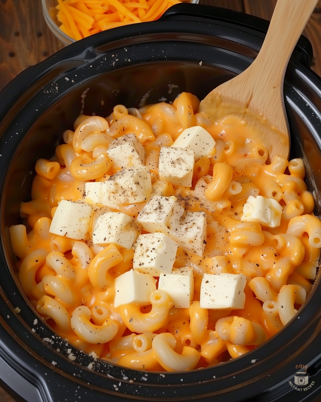 Easy - Slow Cooker 5-Ingredient Mac and Cheese 🍴🧀 Ingredients: • 16 oz ...