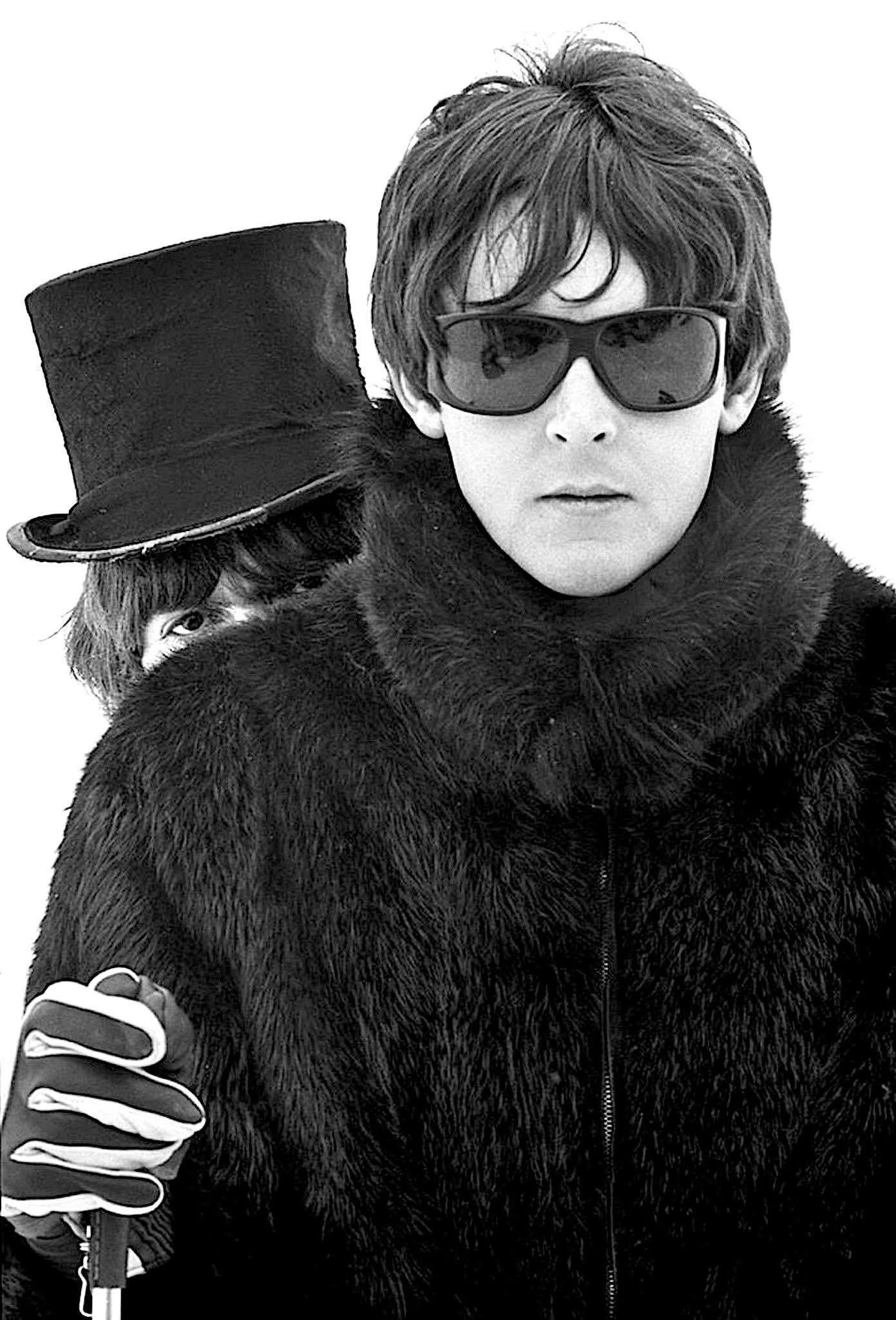 The Beatles???? [ HELP! Paul McCartney and George Harrison 