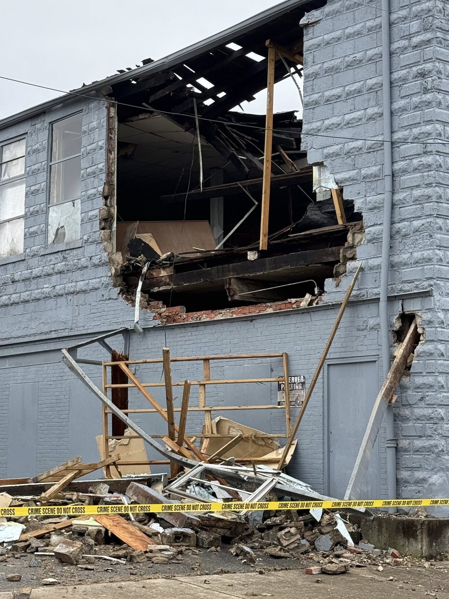 Local 3 News - TRAFFIC ALERT: A partial building collapse... | Facebook