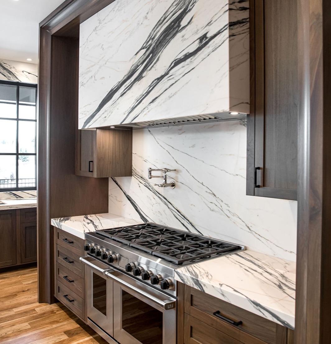 Veranda - In this kitchen, we wanted the marble to take centre stage ...