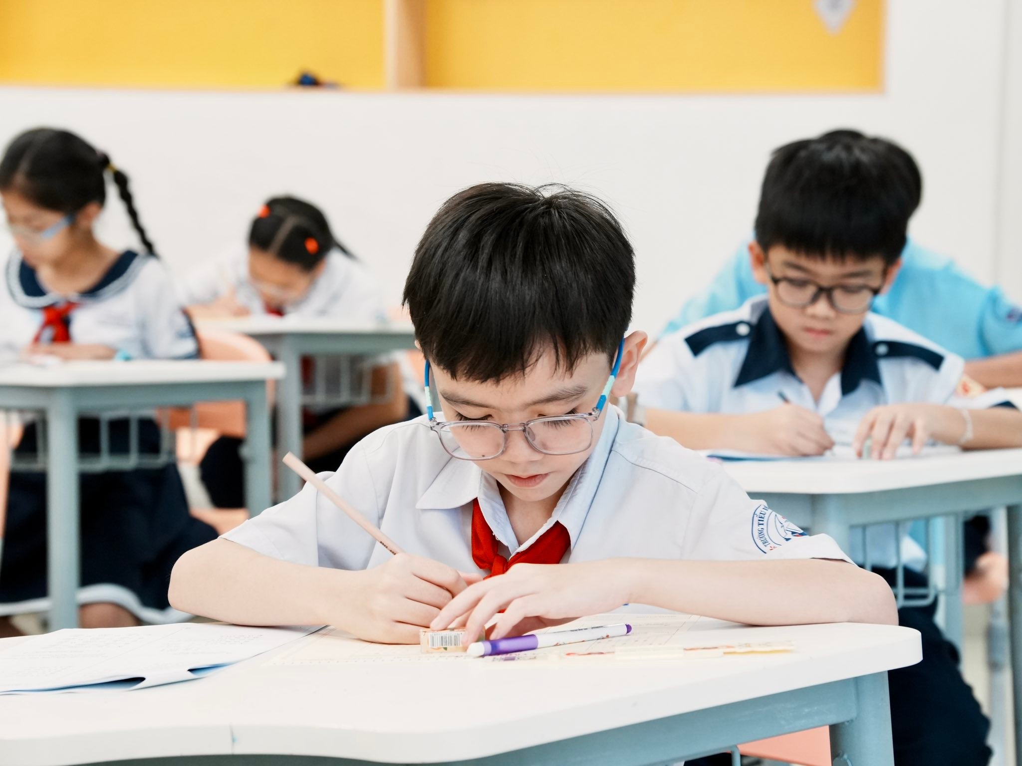 Trung - CUỘC THI TOÁN QUỐC TẾ EYE LEVEL MATH OLYMPIAD (ELMO) 2025 Sáng ...