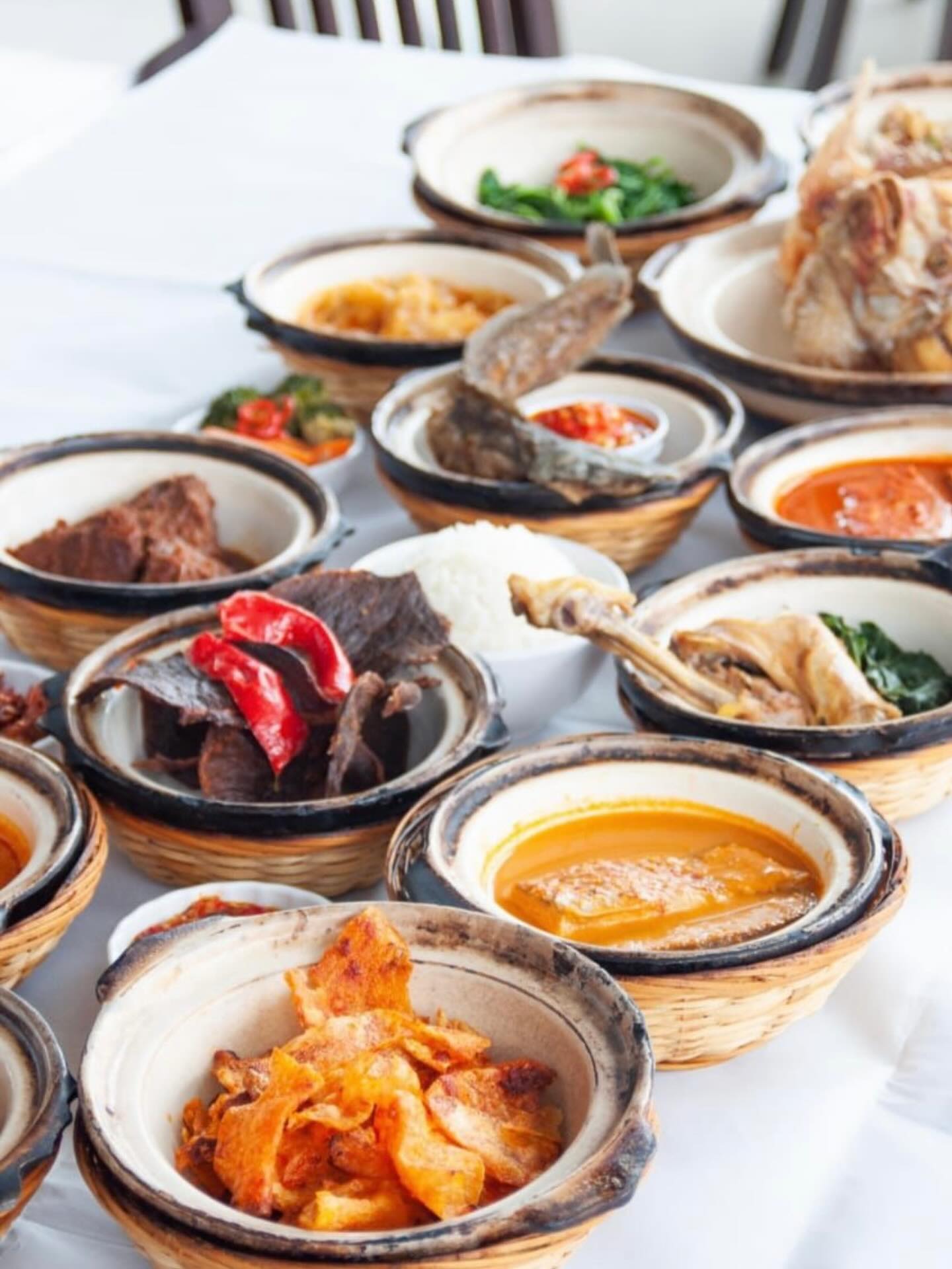 Restoran - 🍛 Jamuan Penuh Tradisi – Hidangan Asli Minang! Nak rasa ...