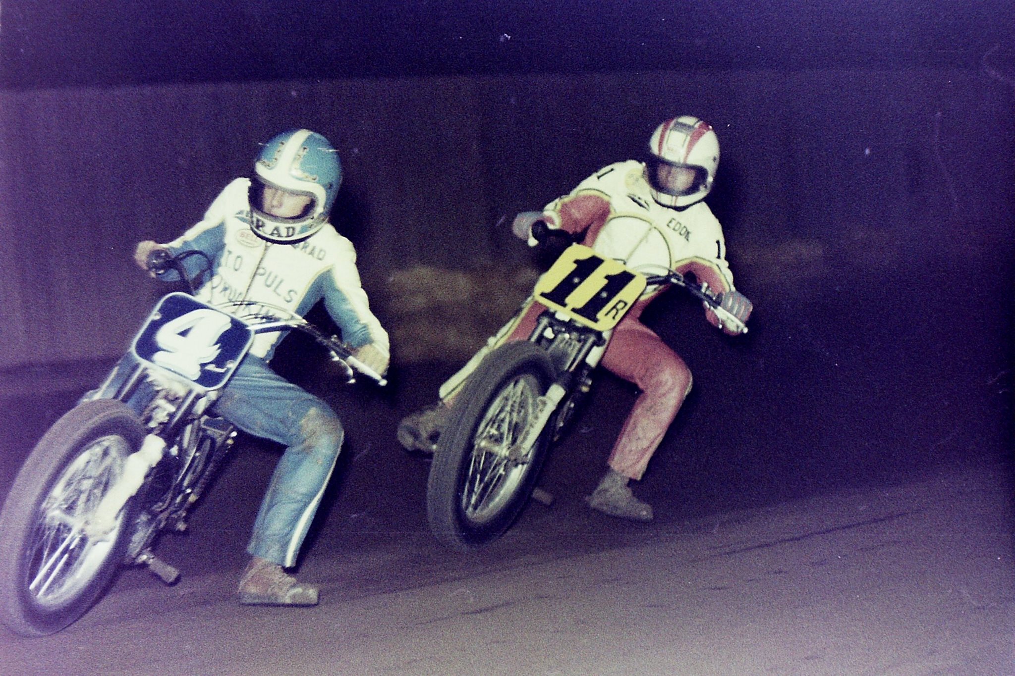Eddie Lawson leads 1978 Peoria TT National heat race