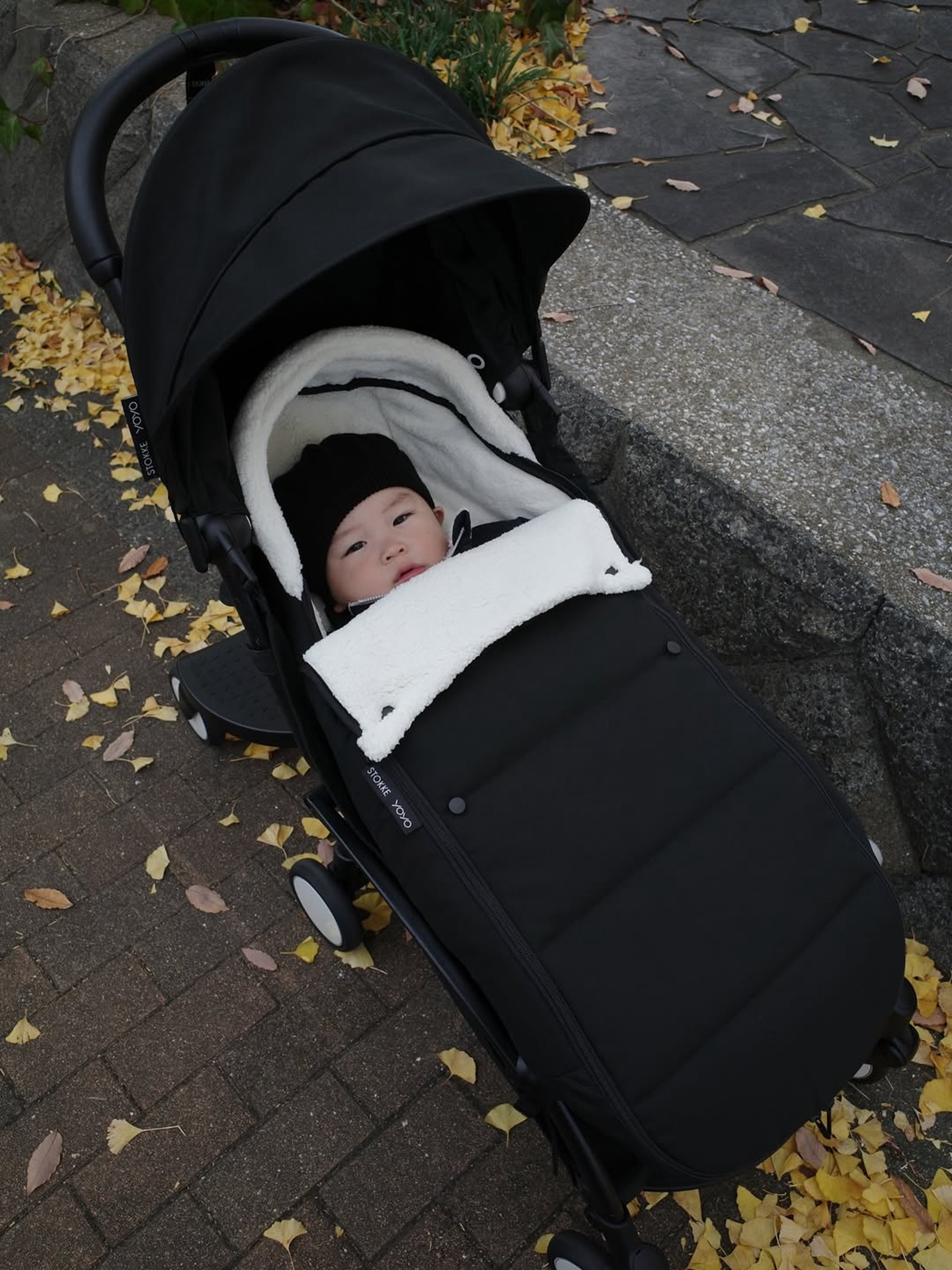 ぬくぬく気持ちよくて、ニコニコ😊 Stokke® YOYO® フットマフは、足