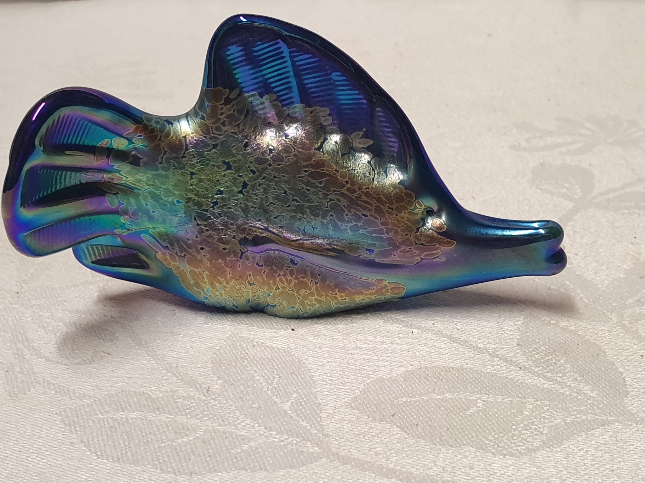 Alan Fox Iridescent glass fish.. $110. Signed to base. 98.. 11 cm