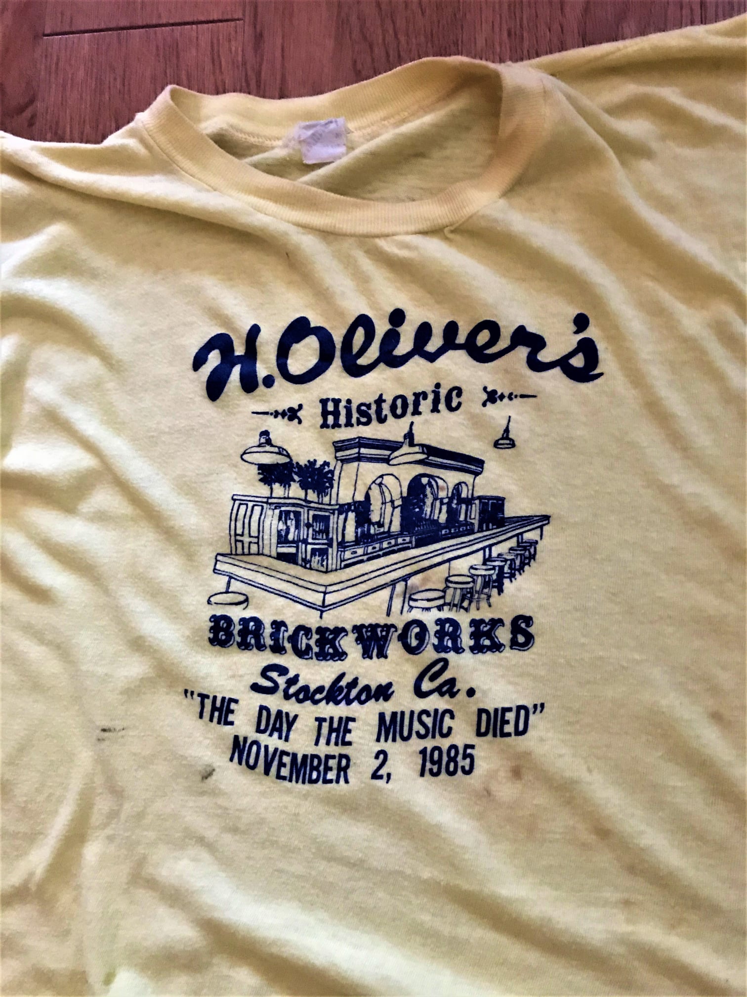 All right Mustards people here is another T-shirt from Mustards 
