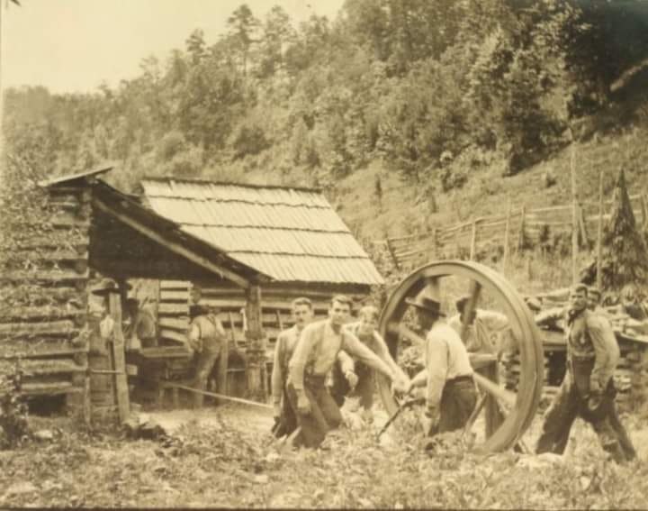SįNN - In the heart of Cades Cove, Tennessee, between 1890 and 1903 ...