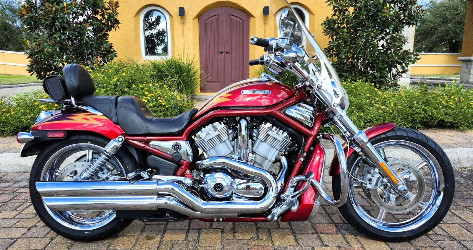 Possibly my favorite around town riding Harley ever, the 2007 CVO
