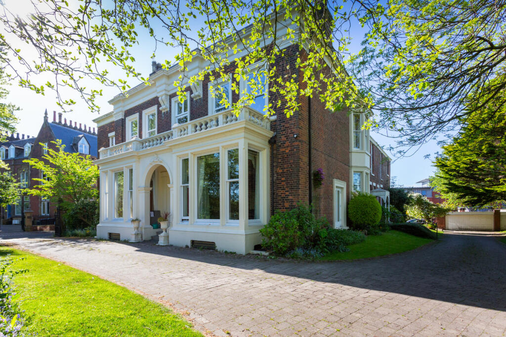 Lancashire - Grand Victorian Avenham Park mansion with cellar and huge ...