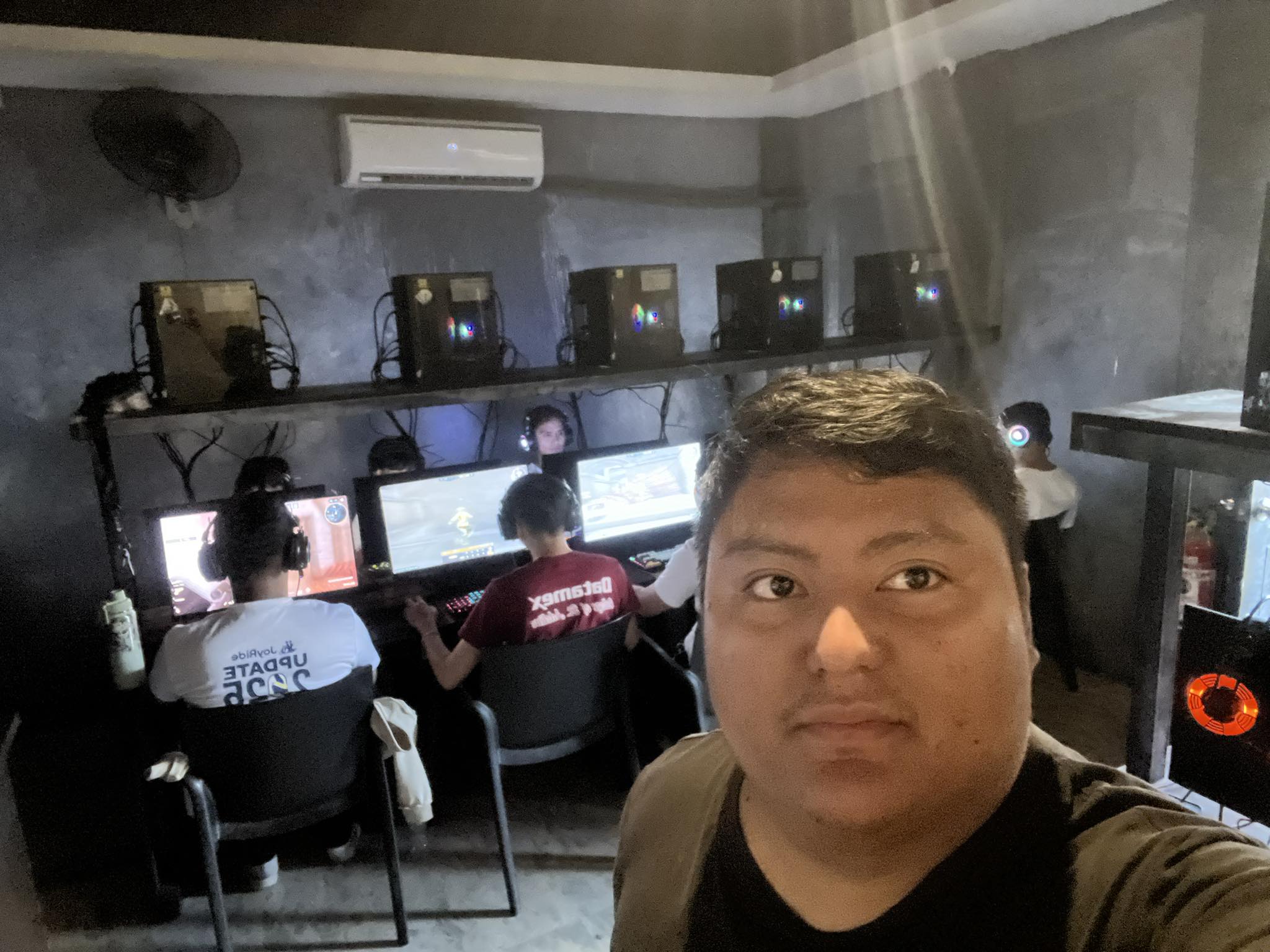 ANG - Sobrang inet ngayon ah! Buti nalang dito sa B1G Cyber Cafe ...