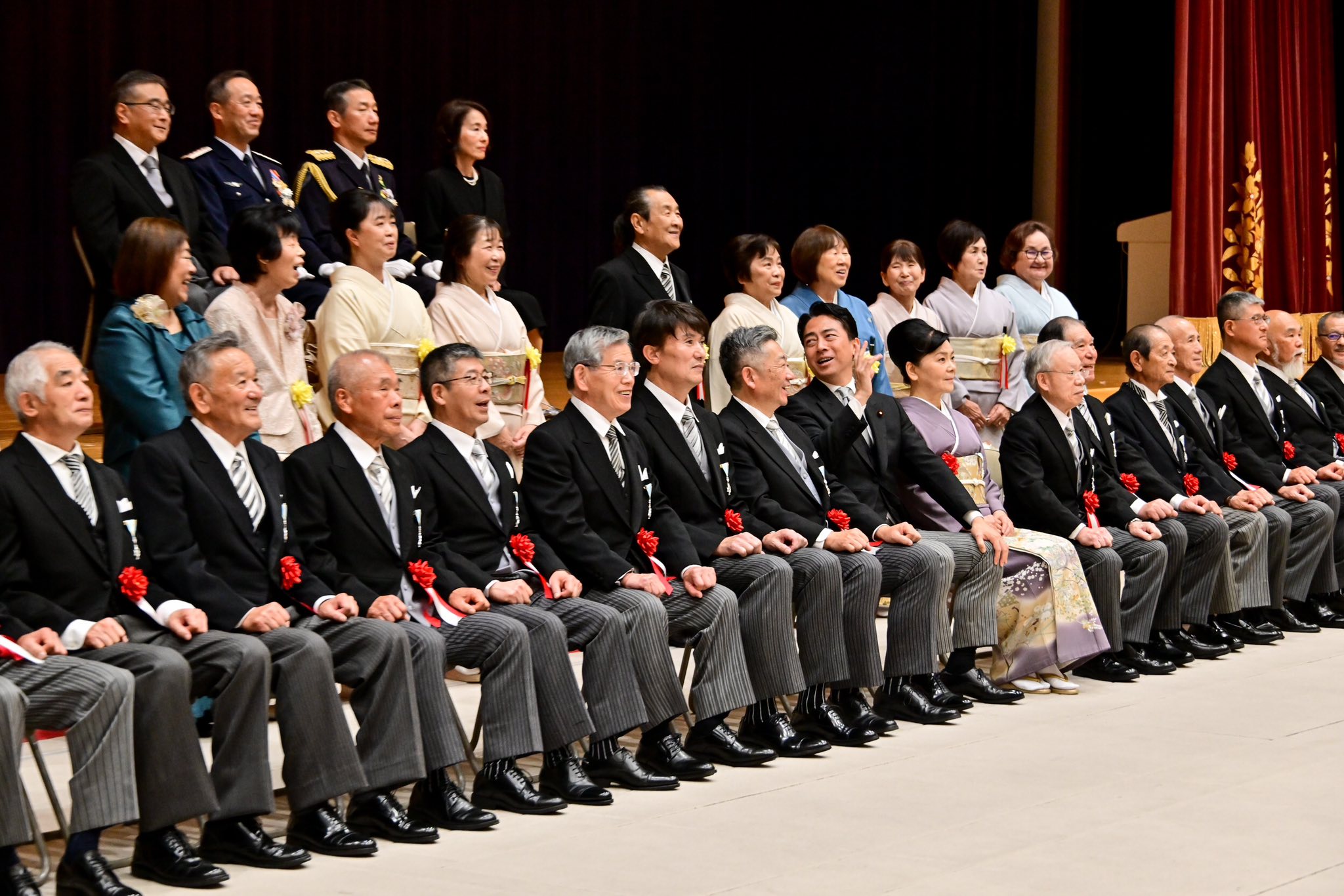 11月26日、小泉防衛大臣は、勲章伝達式において、第45回危険業務従事者