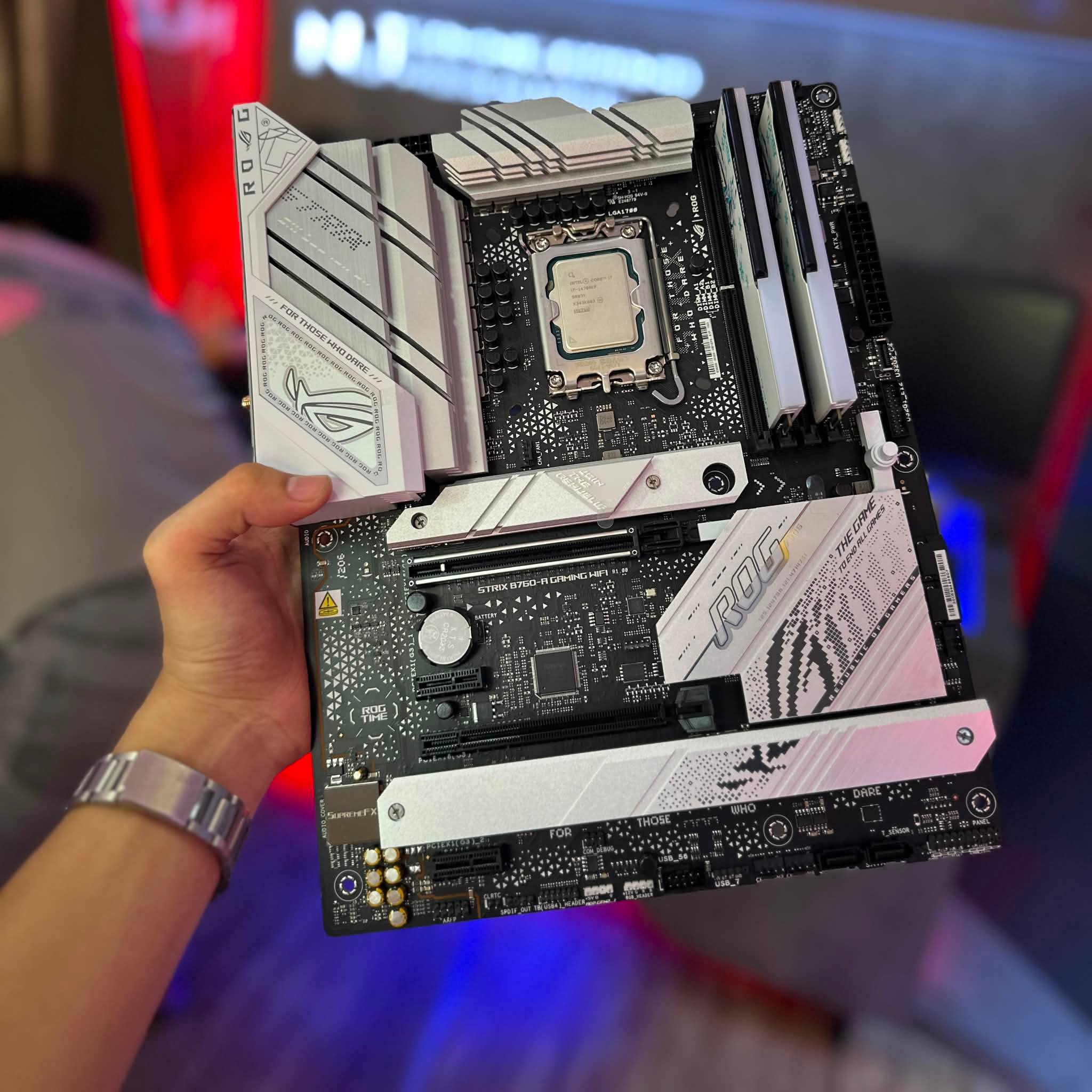 Ready White Build ជាមួយ I7-14700K & ASUS ROG STRIX B760-A 