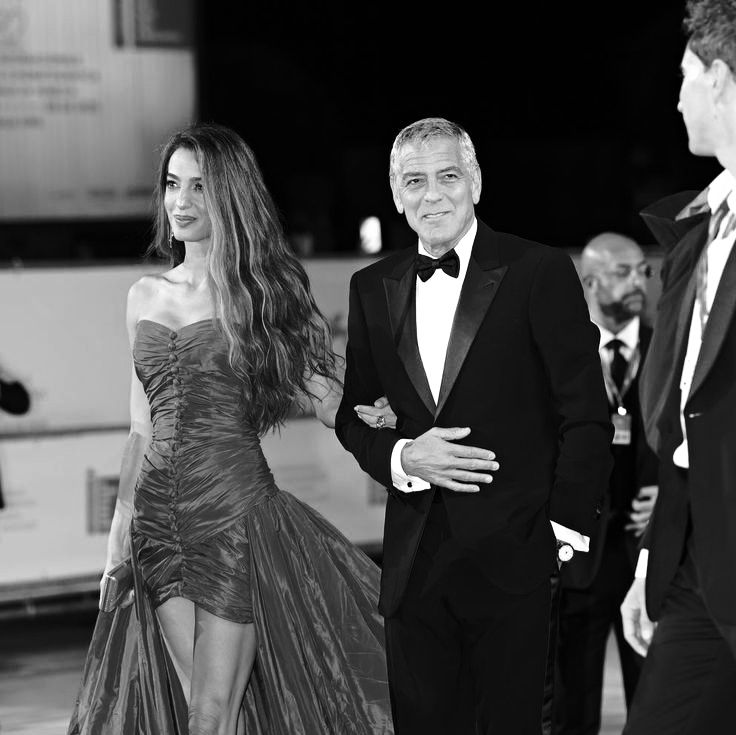 Seeing Amal and George Clooney at Venice Film Festival is a ticket to paradise. 😍 (📷: Getty)
