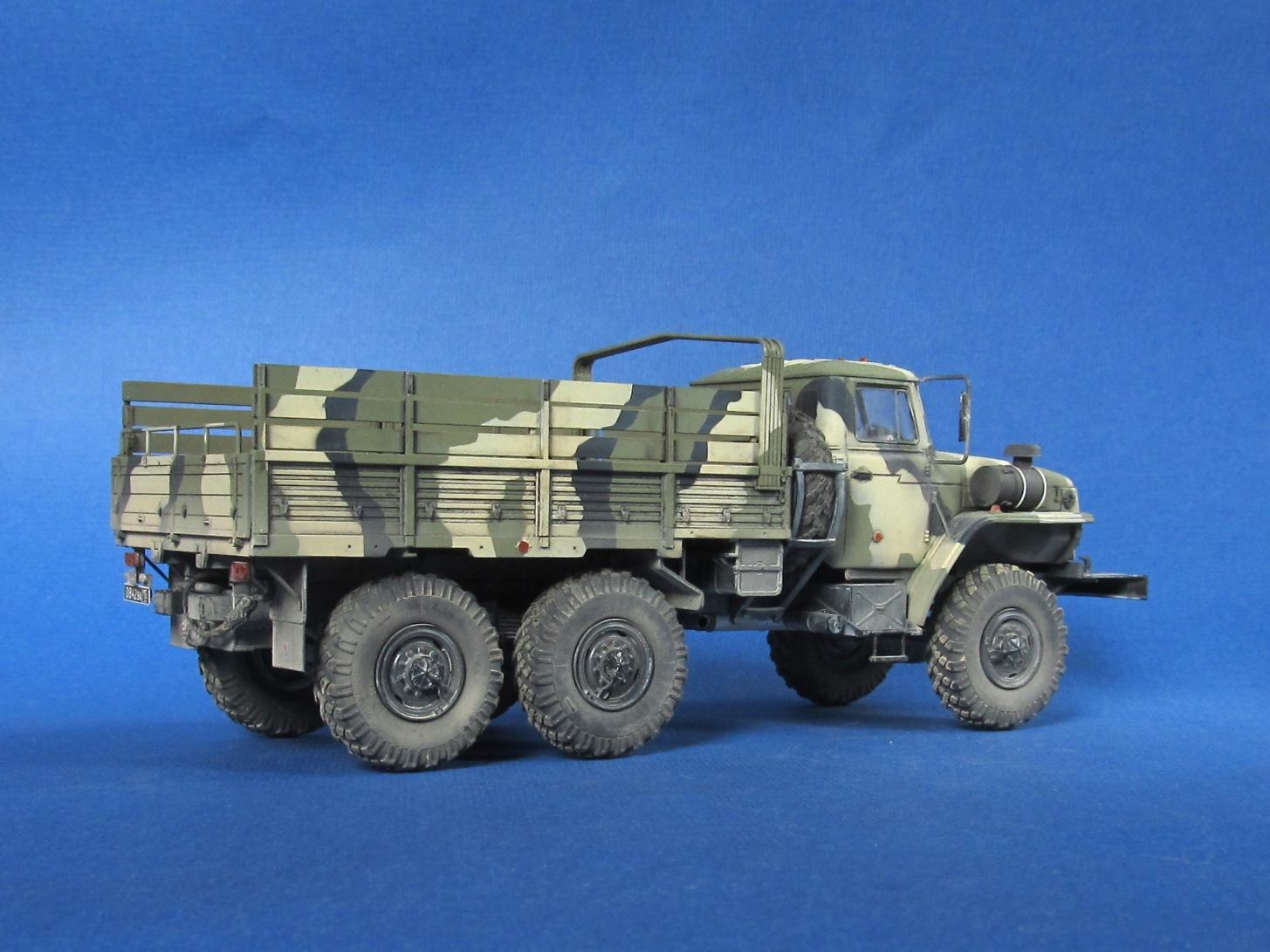Ural-4320 in 1/35 scale is made by Михаил Лебедев. Nice work!