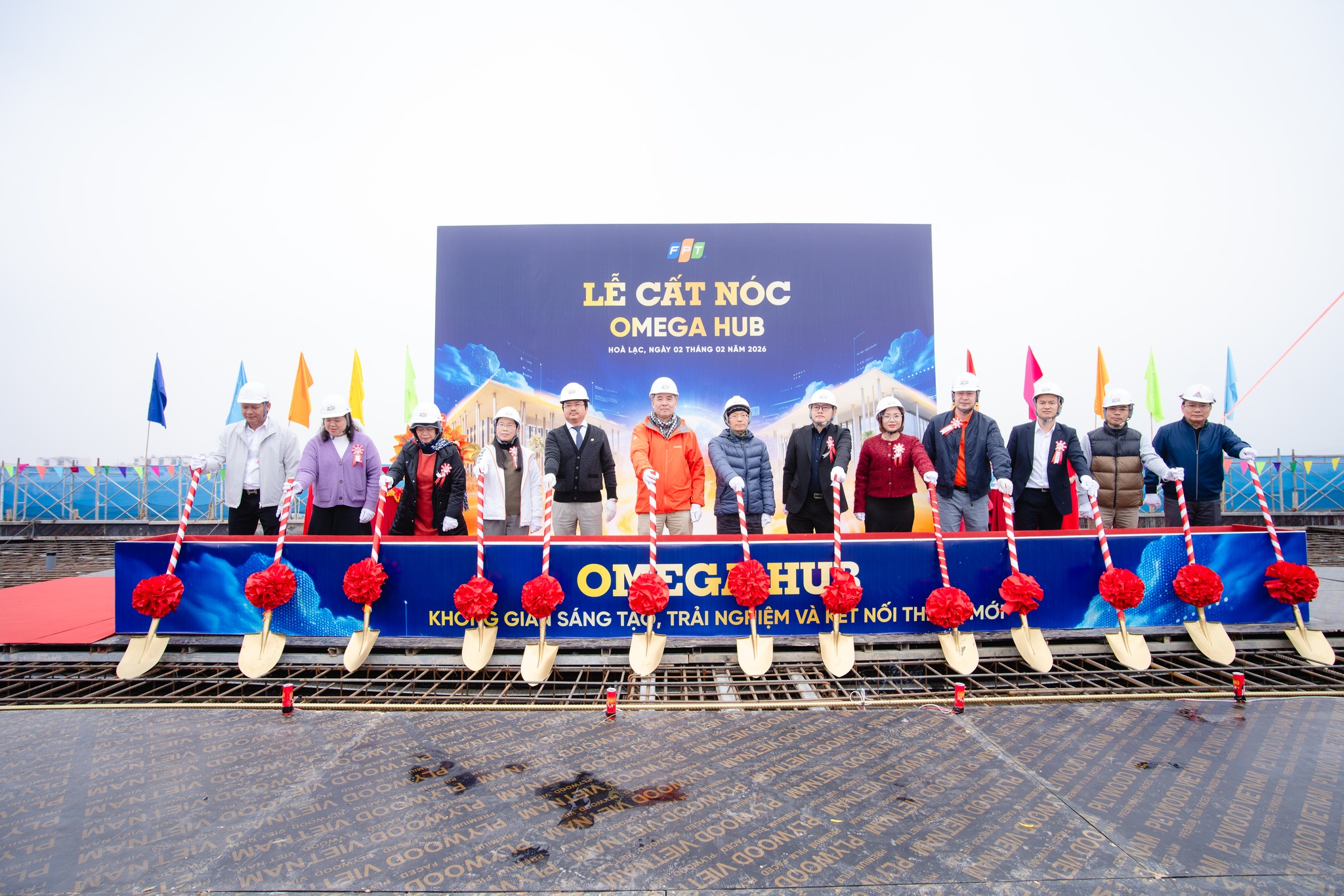 🎉 LỄ CẤT NÓC NHÀ ĐA NĂNG OMEGA HUB... - Đại học FPT Hà Nội | Facebook
