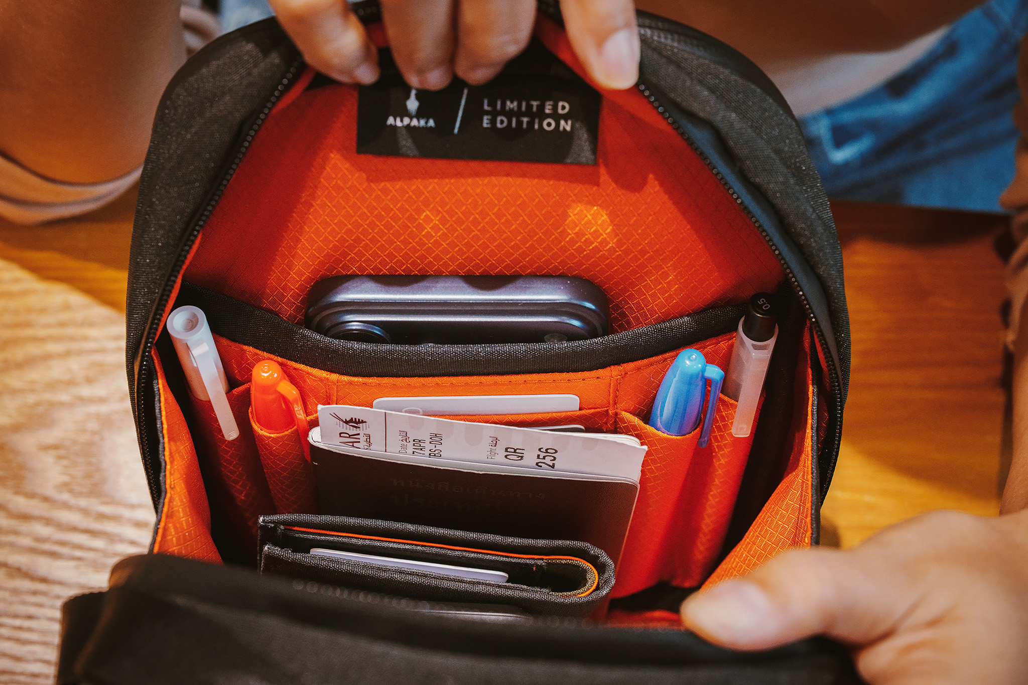 กระเป๋า Alpaka - Metro Sling Max – 9th Anniversary Edition กระเป๋า 