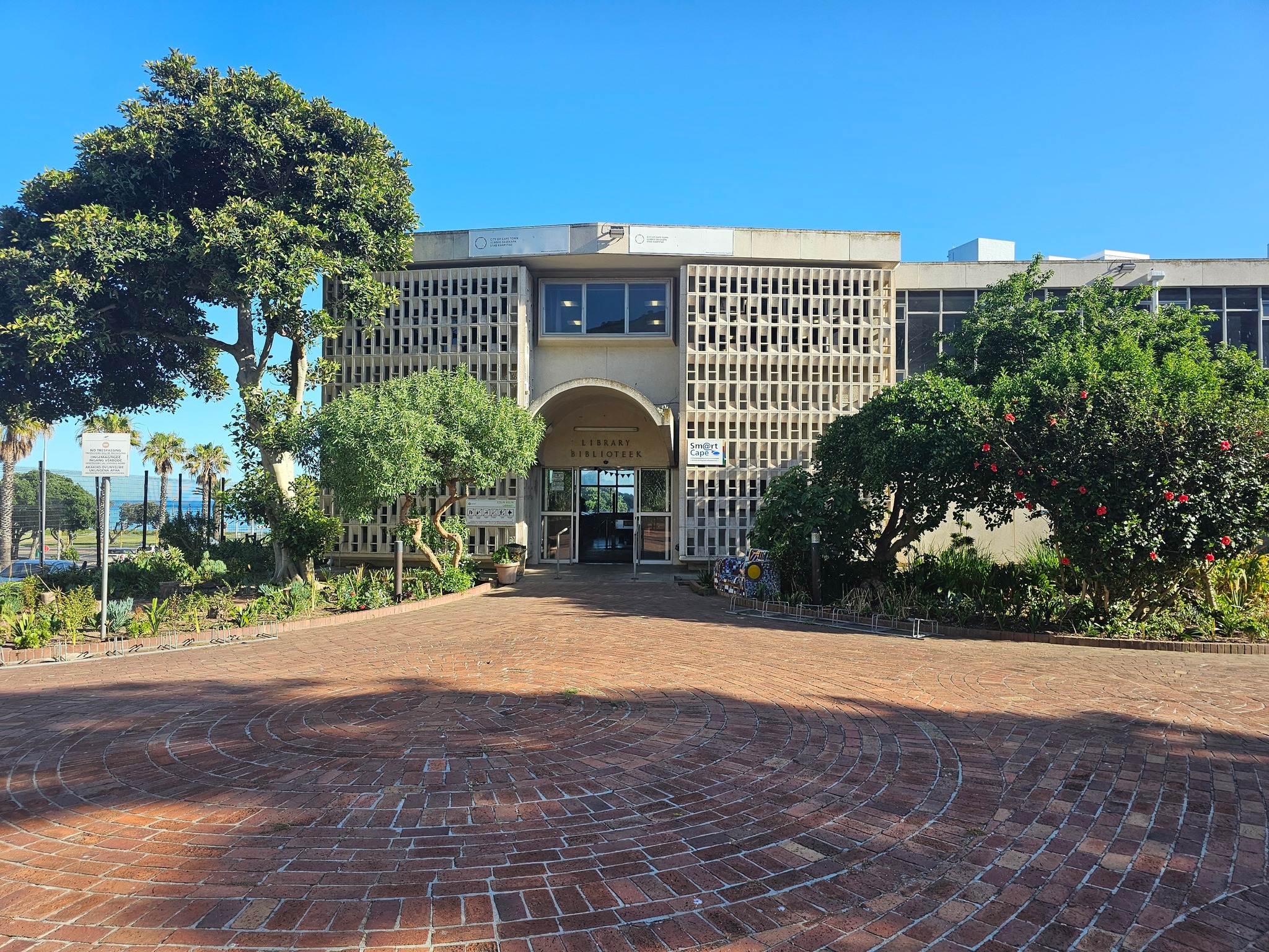 Colin Eglin Sea Point... - Colin Eglin Sea Point Library