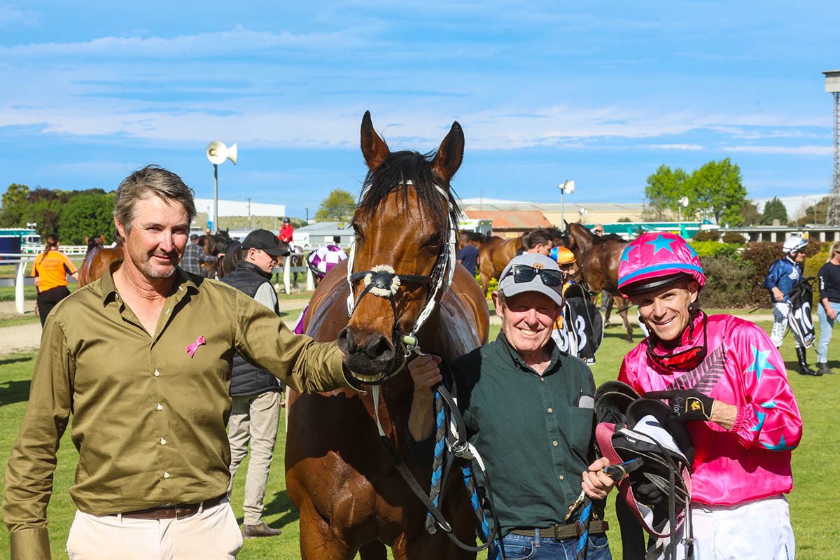 South - Race 9, the Snapback @ Clearview Park 1200 winner was GRAEME ...