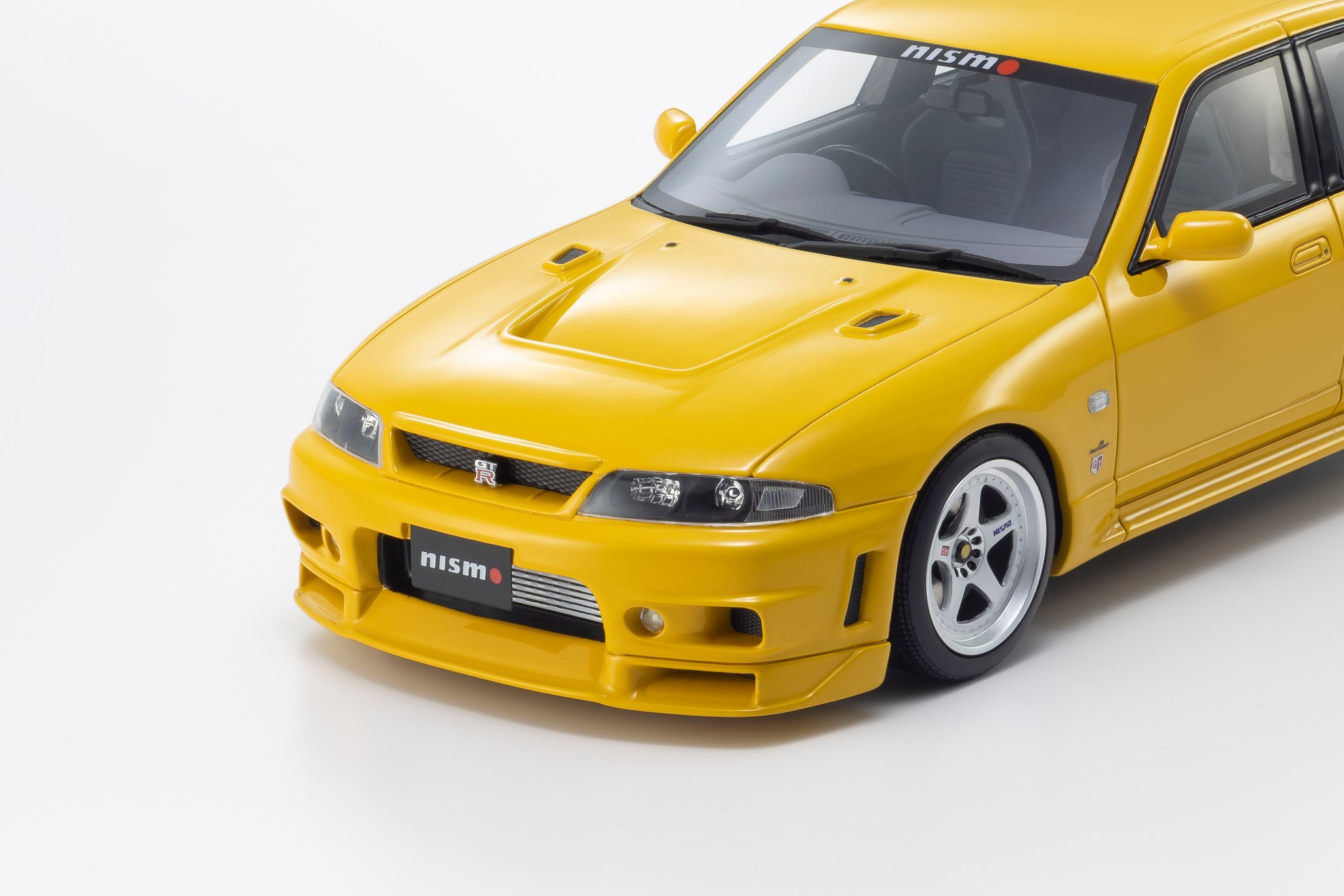 Preorder now! 1/18 Scale 