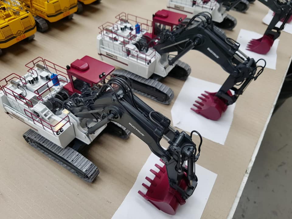 KPS Models - Custom O&K RH 90 in Miller Mining Backhoe,...