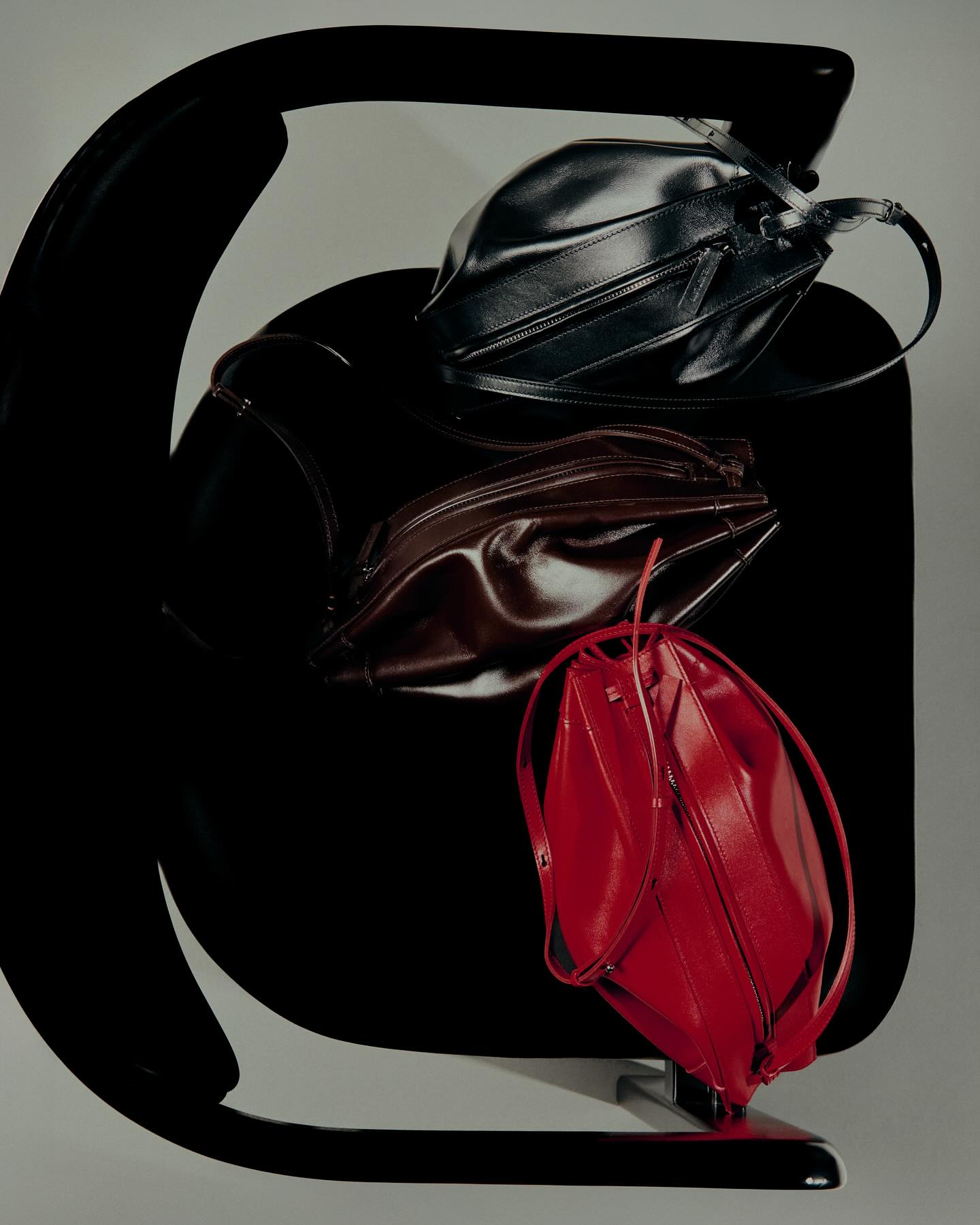 HELMUT - Bouée Bag Spacious leather shoulder bag with a softly 