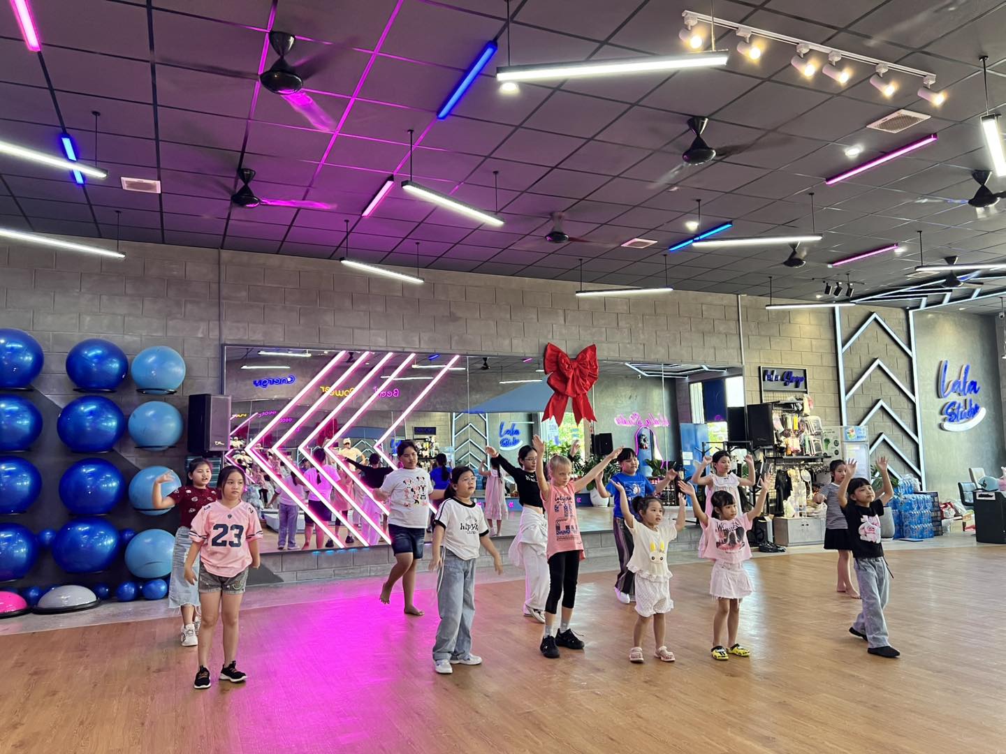 LaLa Studio - Thứ 7 xinh tươi 🥰🥰🥰 📍Thời gian các lớp:... | Facebook