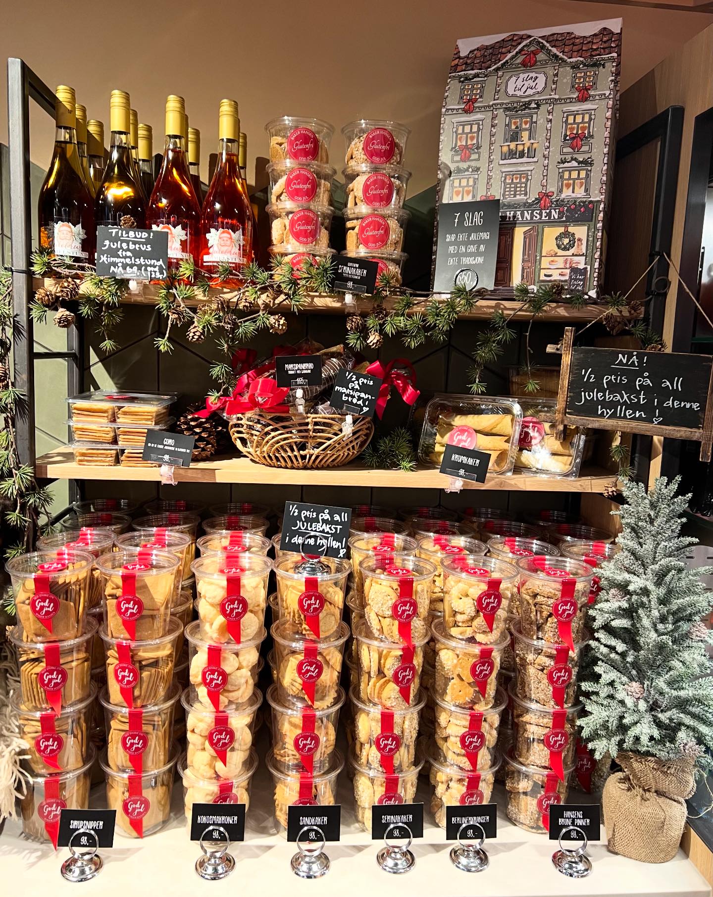 Baker - Velkommen til romjulsdager hos oss🥰 Ferskt brød, nytraktet ...
