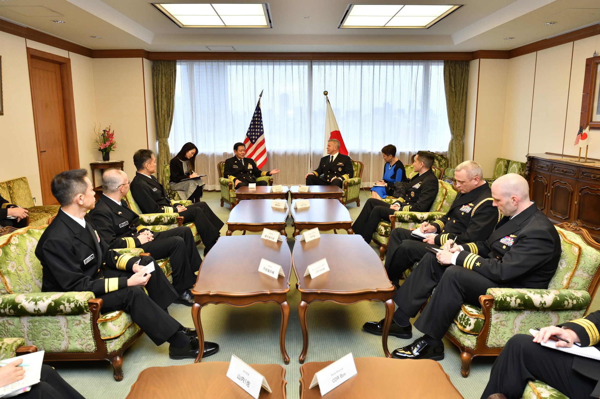 齋藤海上幕僚長は、米海軍第7艦隊司令官ハニフィン中将の表敬を受け
