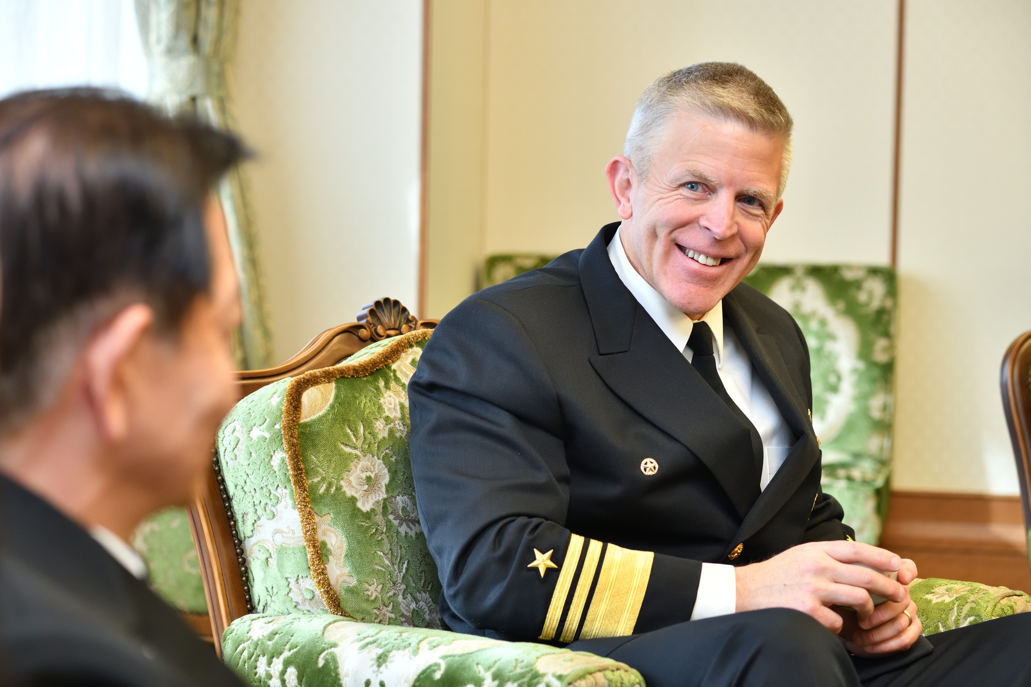 齋藤海上幕僚長は、米海軍第7艦隊司令官ハニフィン中将の表敬を受け