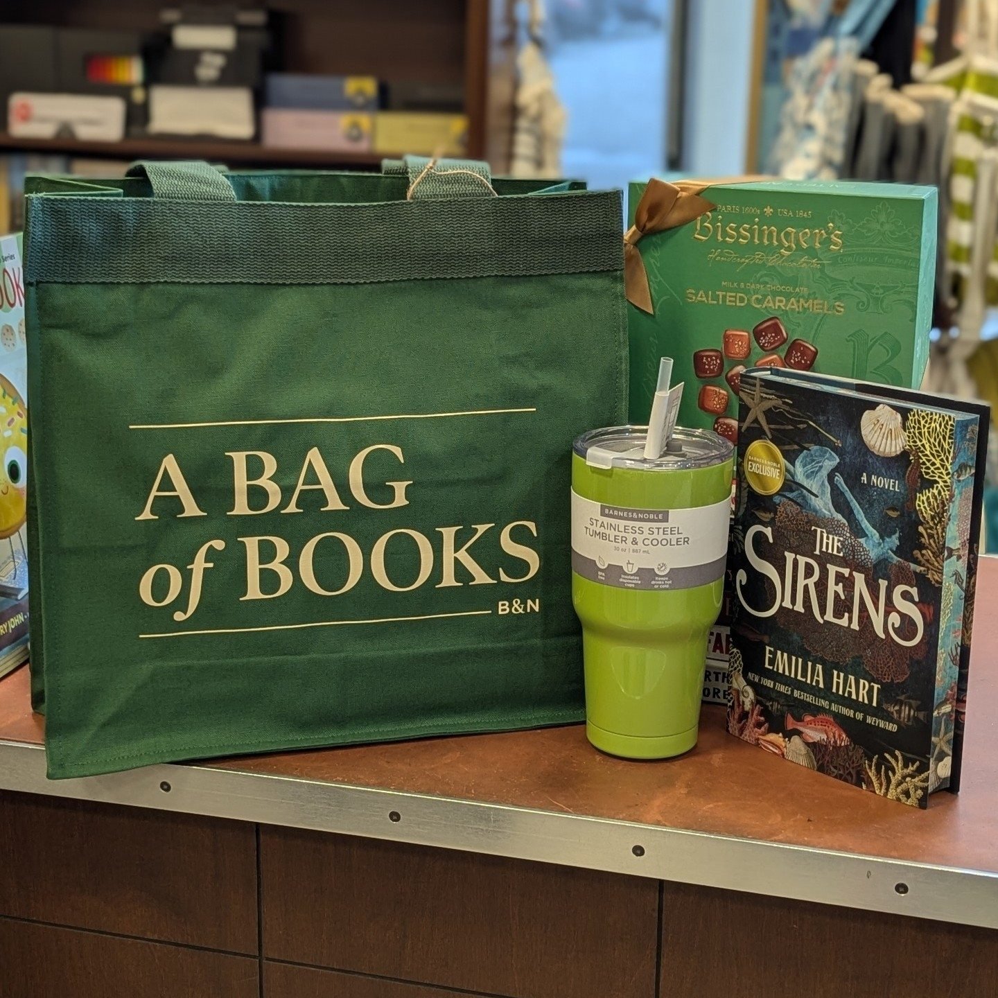 New tote bag for Barnes & Noble premium members