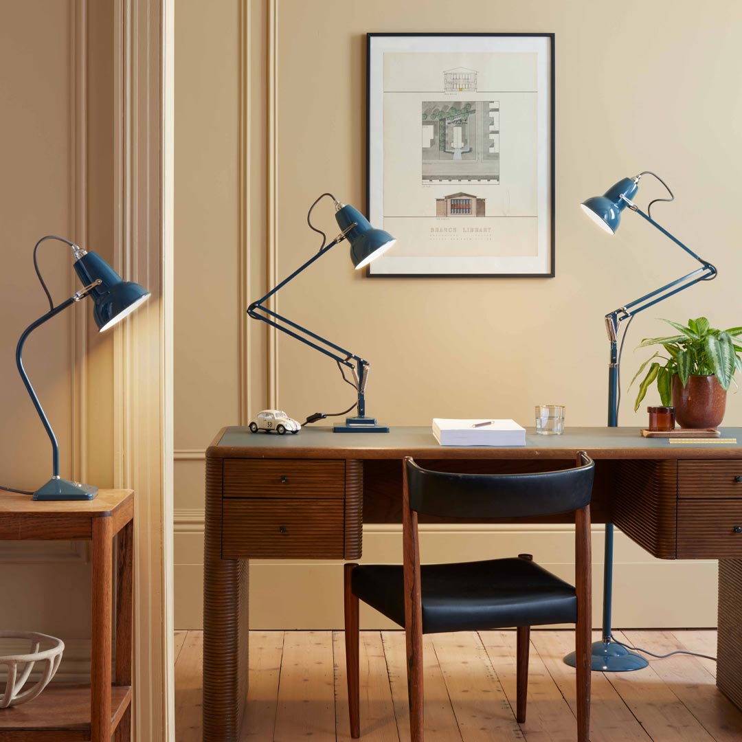 Signum - 【 🇲🇴 SIGNUM 】- 🇬🇧 Anglepoise The iconic British Anglepoise ...