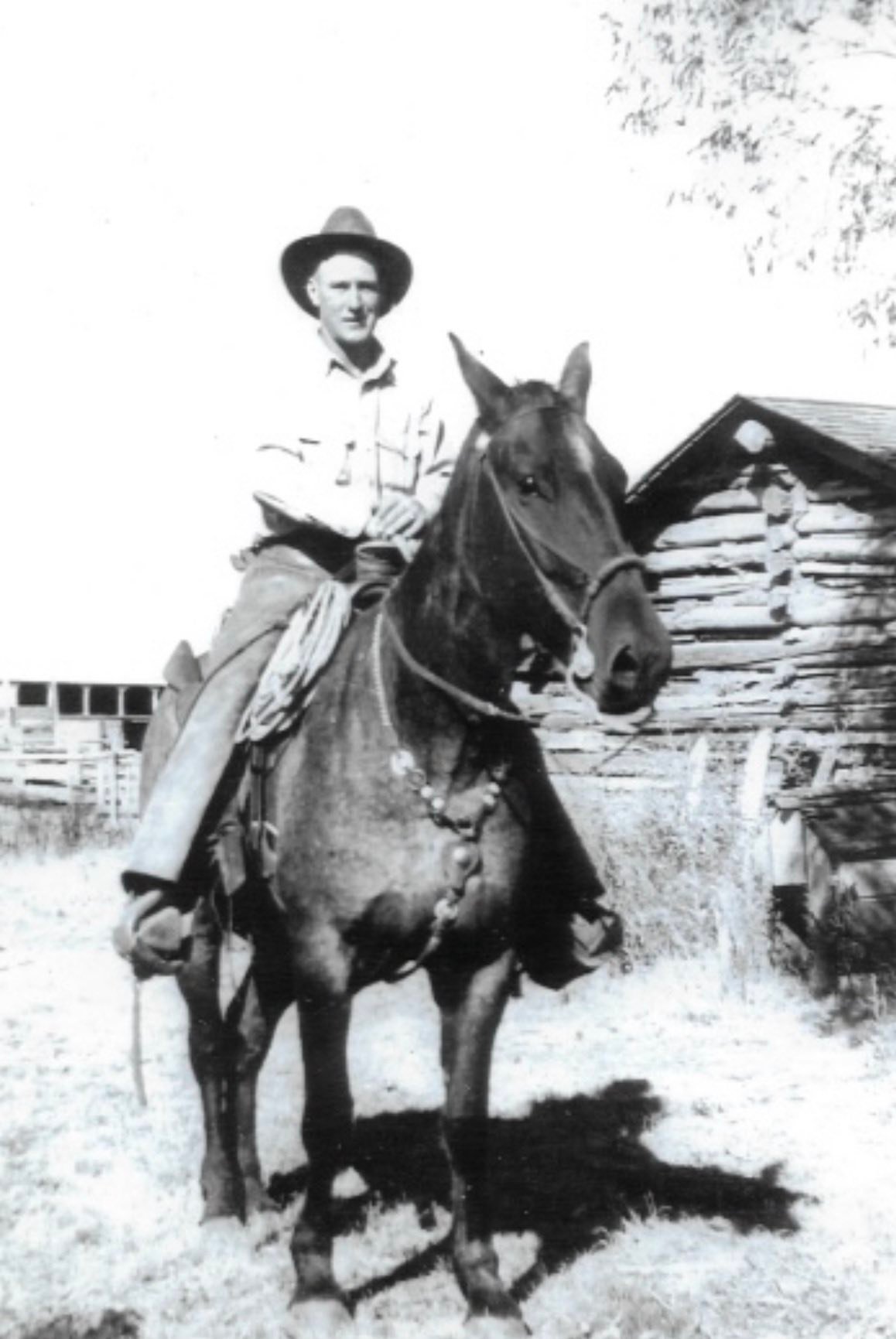 トップス NIRA Claude Barkdull, Buckaroo Hall of Fame inductee, shares his
