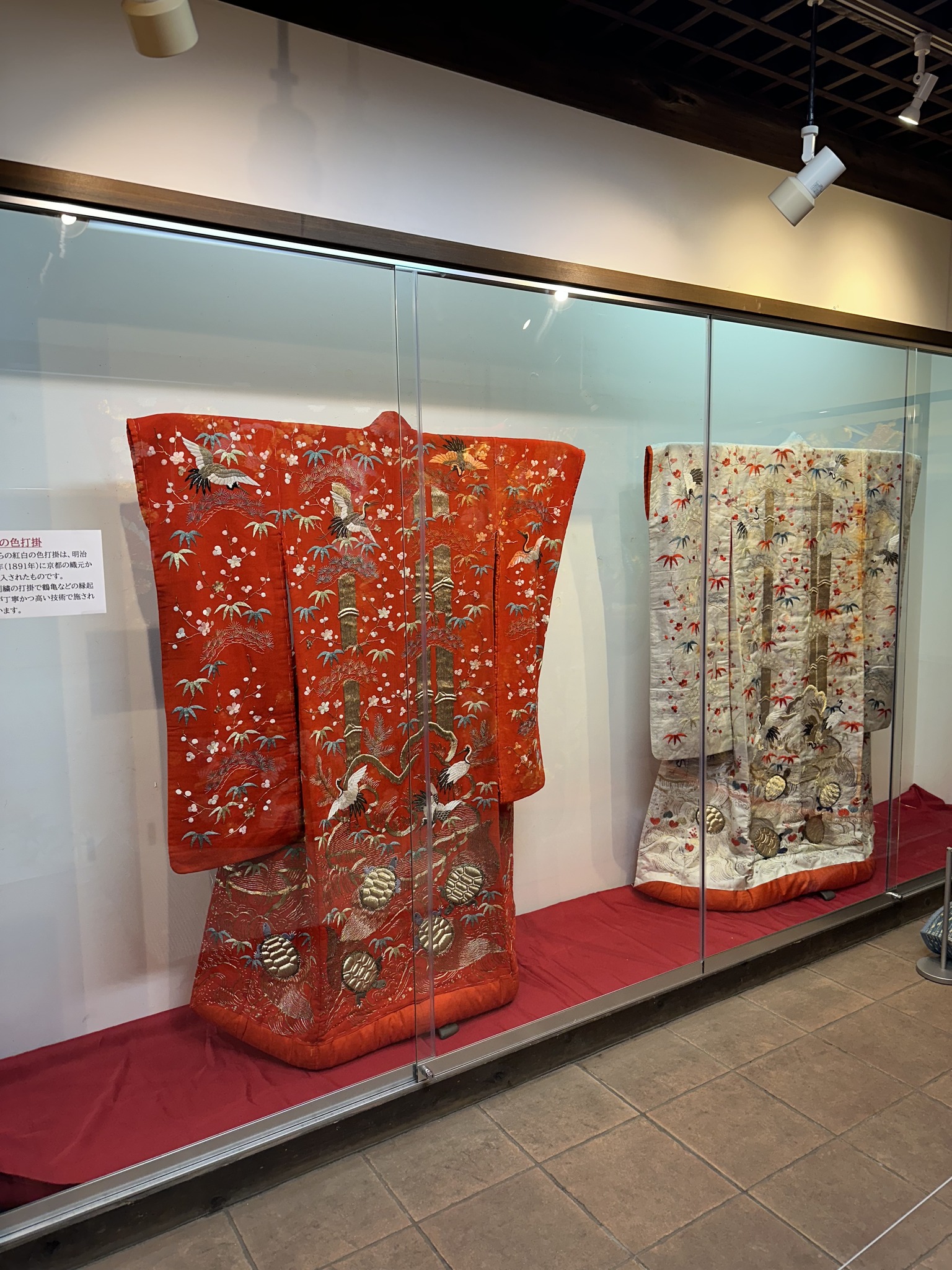 我が家のお宝 色打掛展」 荒砥駅内 紅の里SHOPギャラリーにおいて 