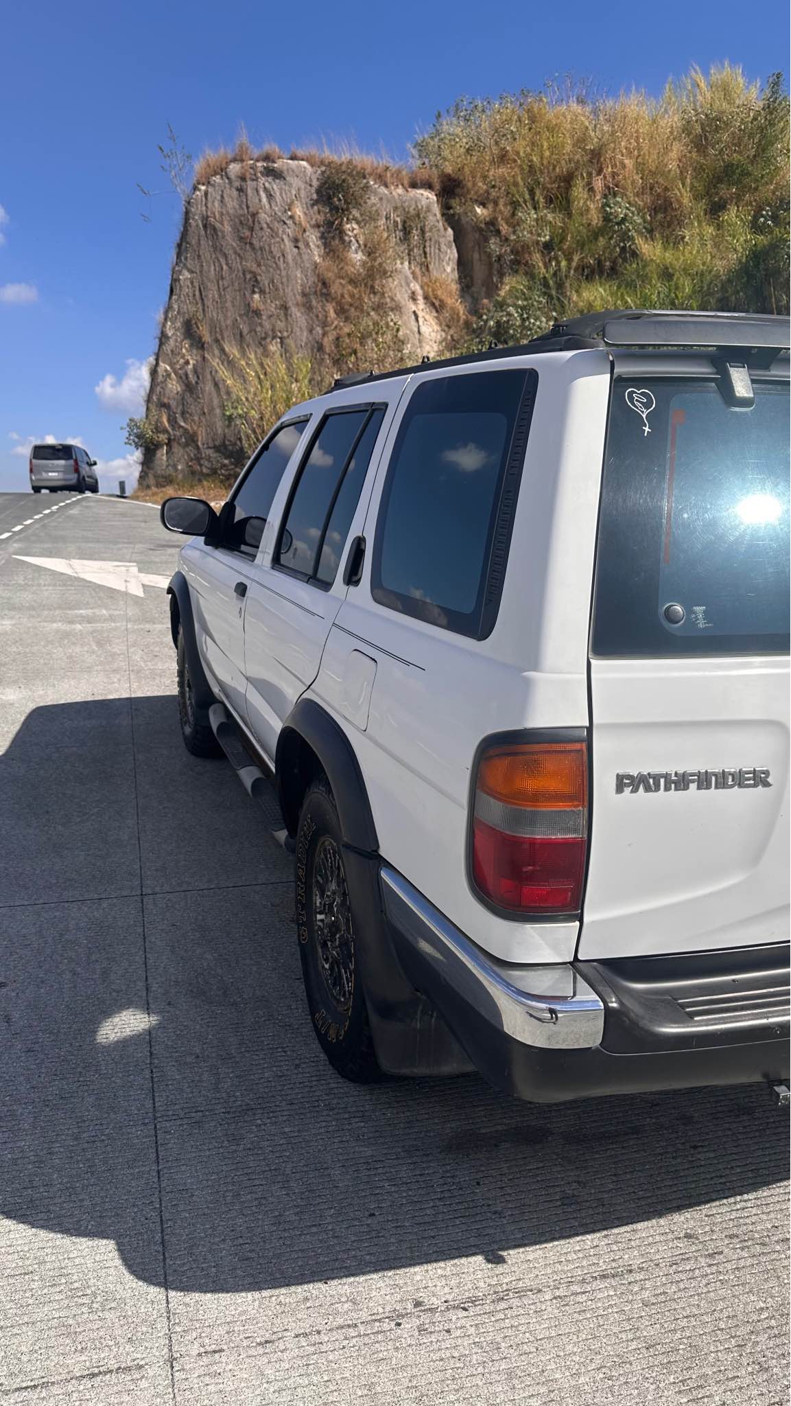 hermosa camioneta Nissan Pathinder modelo 98 mecánica 4x4 calcomania ...