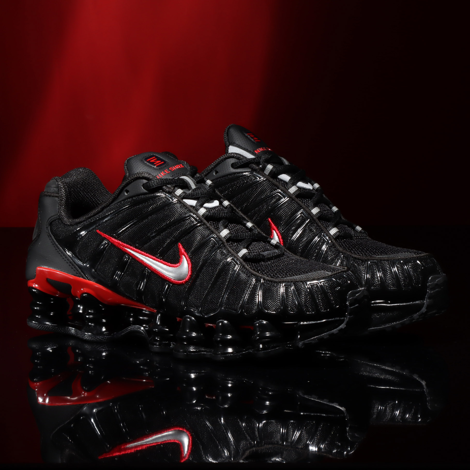 Shock the streets ? The Nike Shox TL “Black University Red 