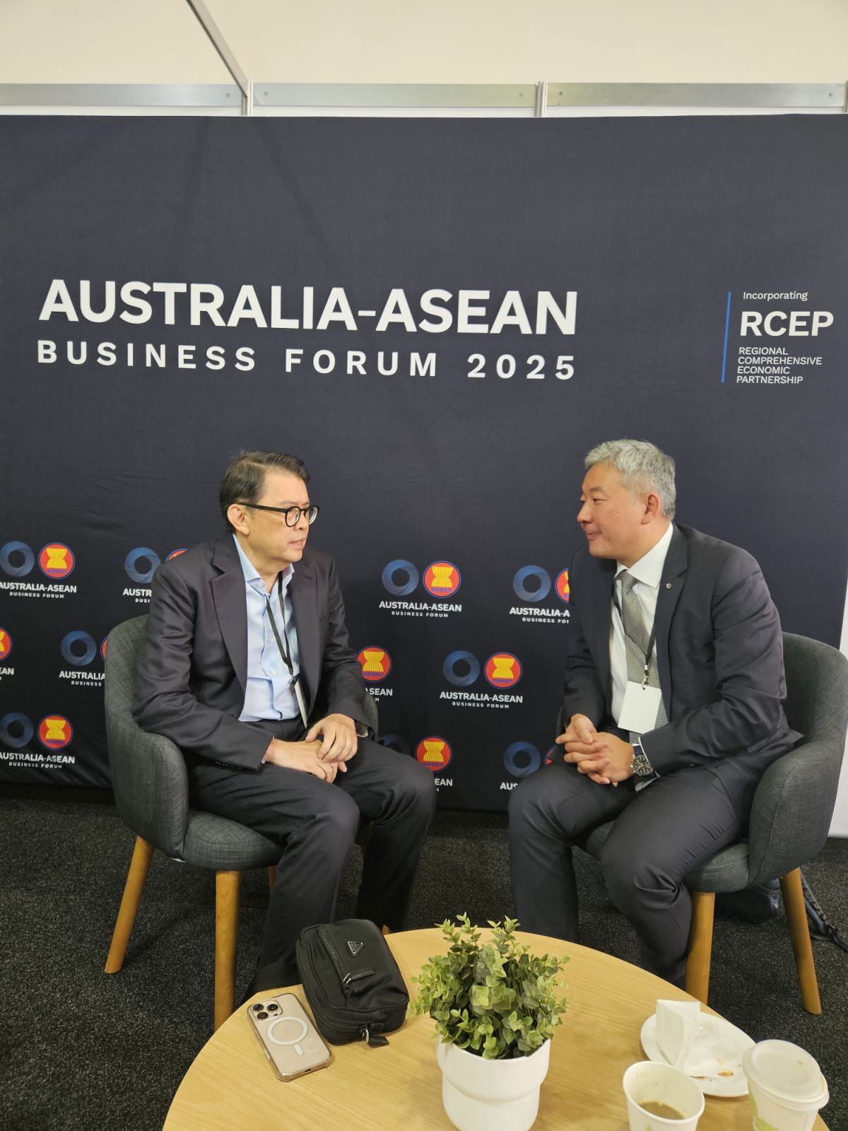 Joey - ASEAN-BAC Philippines Chair Joey Concepcion with Mr. Joo-Ok Lee ...
