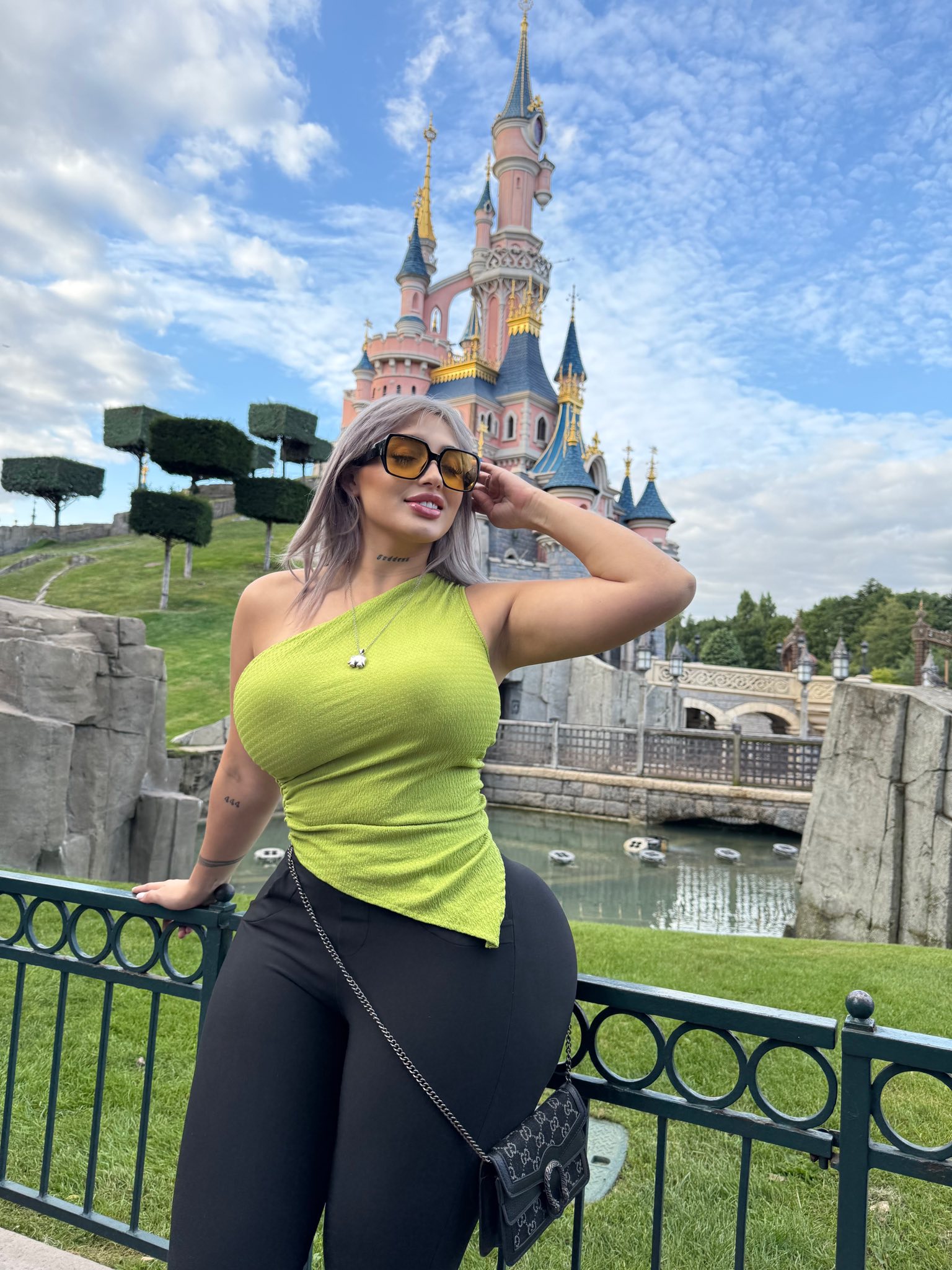 yessmodel-yessmodel-added-a-new-photo-at-disneyland-paris