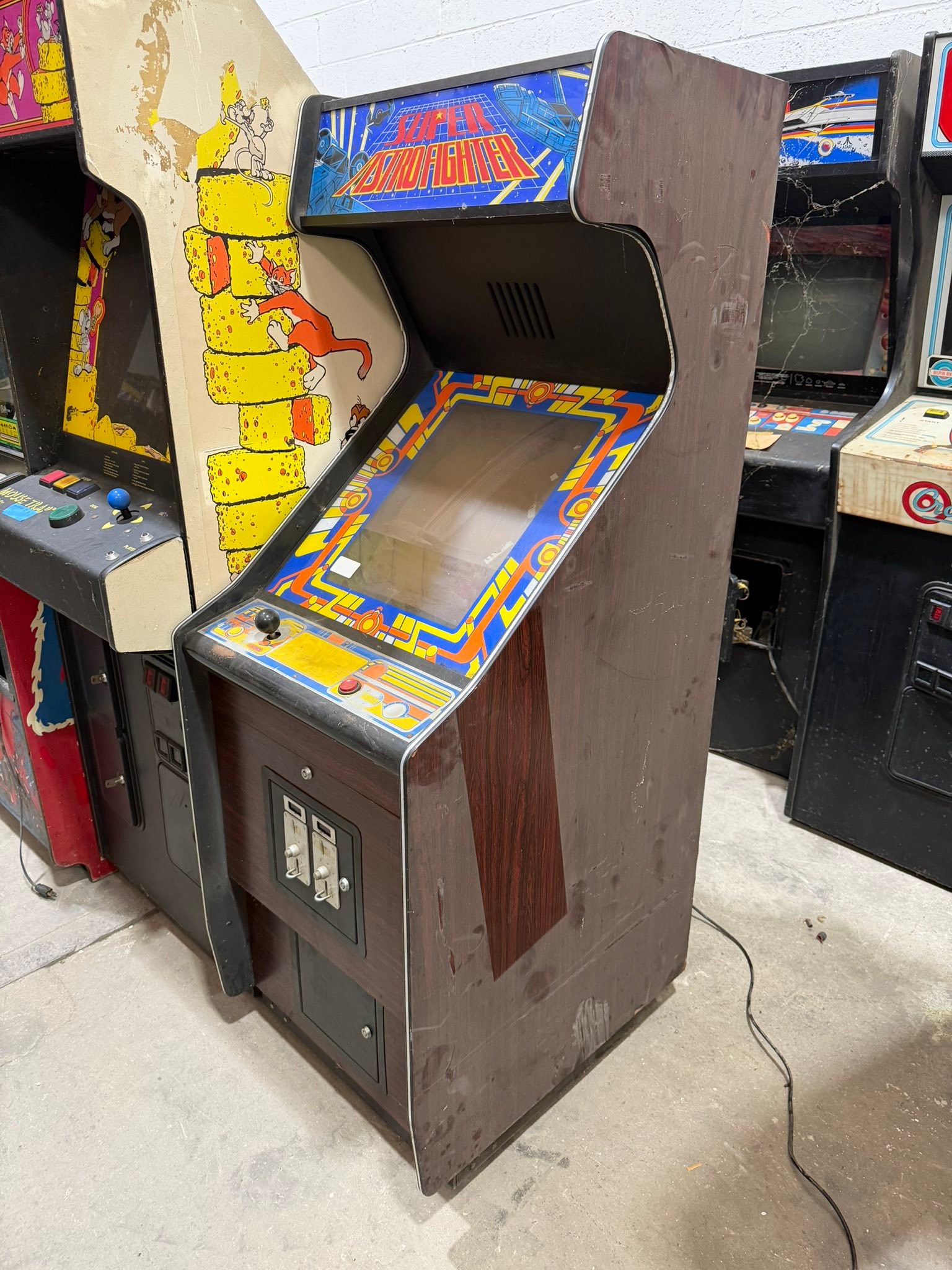 Partially working deco Astro Fighter cocktail table. The game came