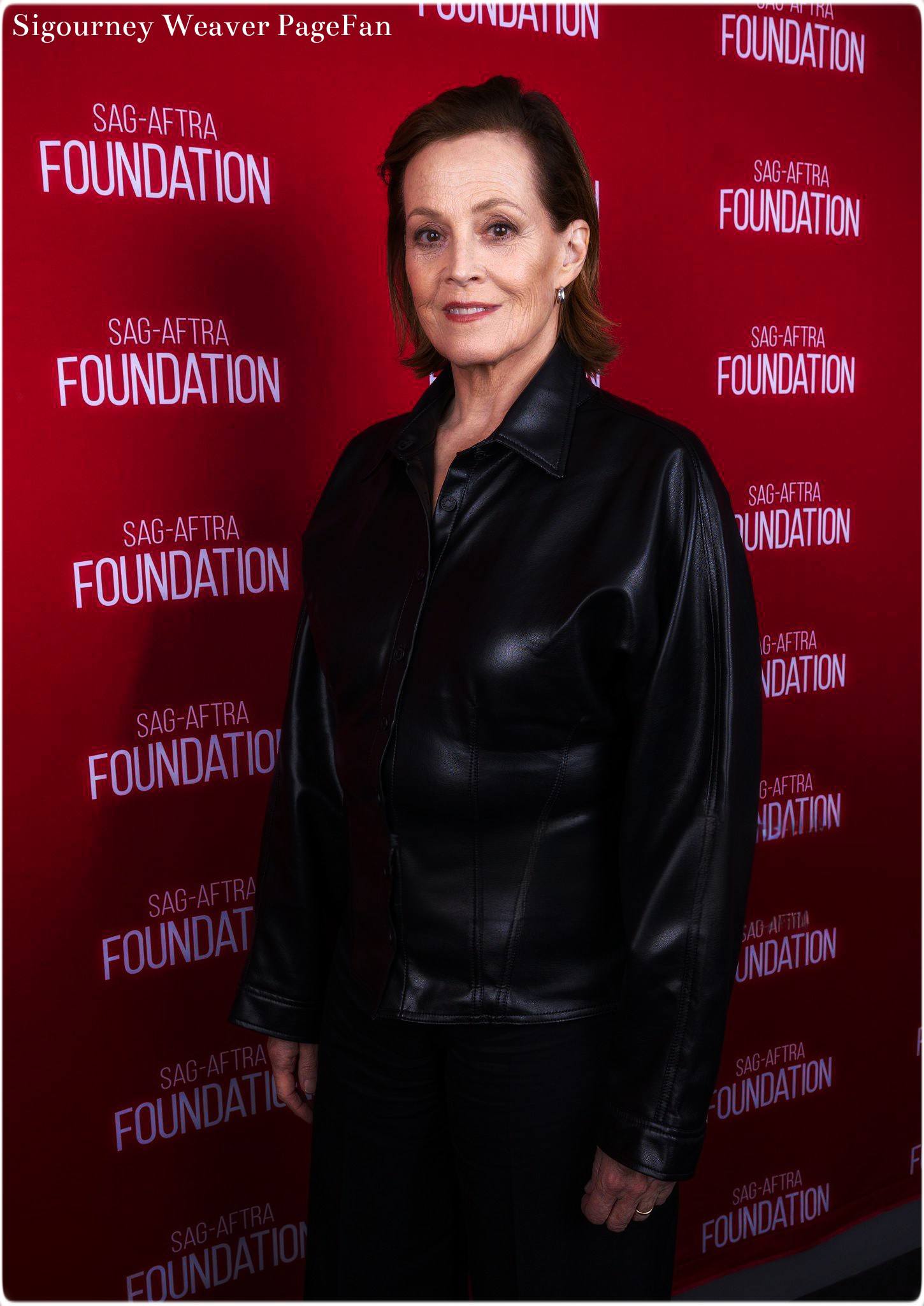 Sigourney Weaver pagefan added... - Sigourney Weaver pagefan
