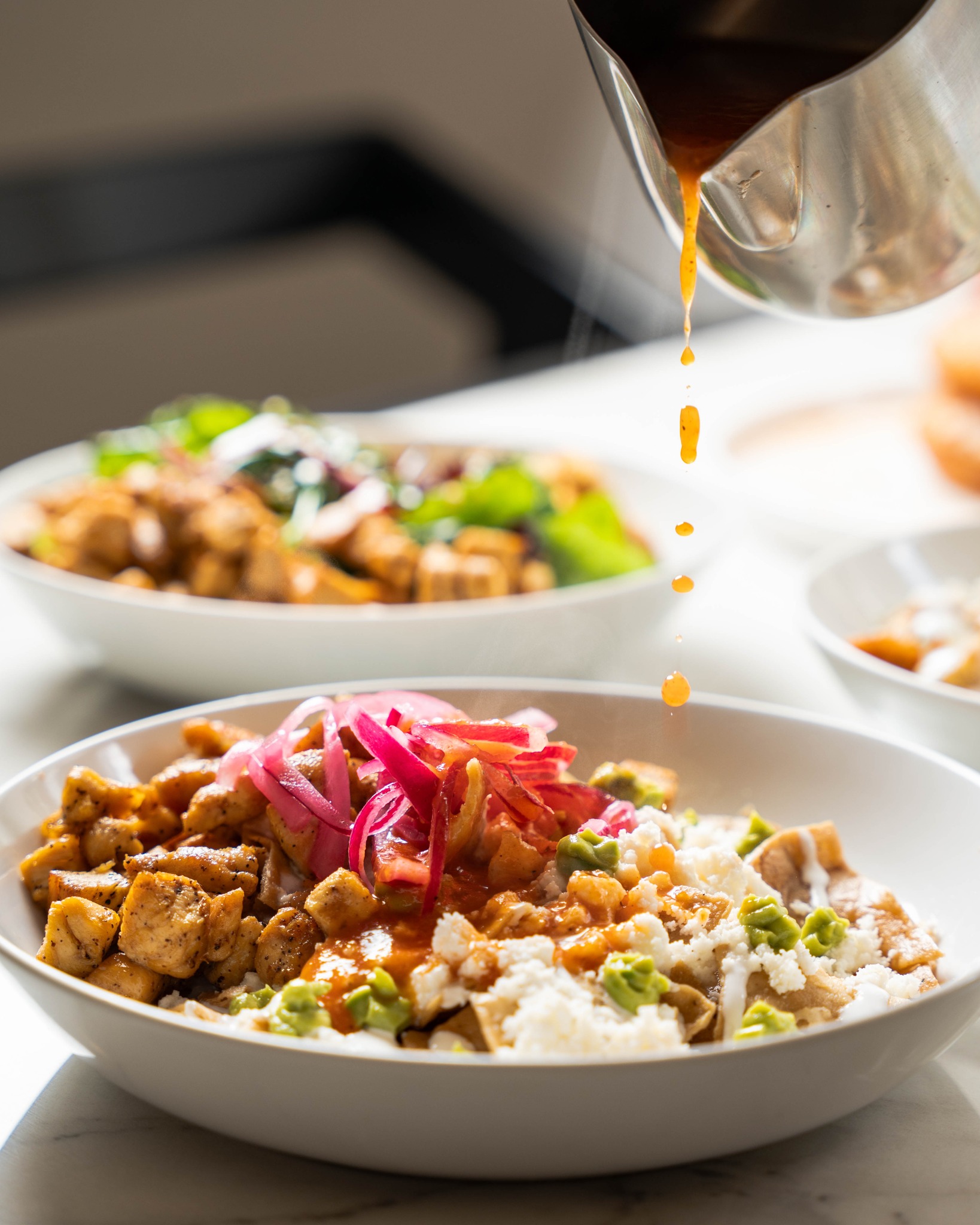 Brownella - 🌶️🥑 Chilaquiles que despiertan sentidos. Crujientes ...