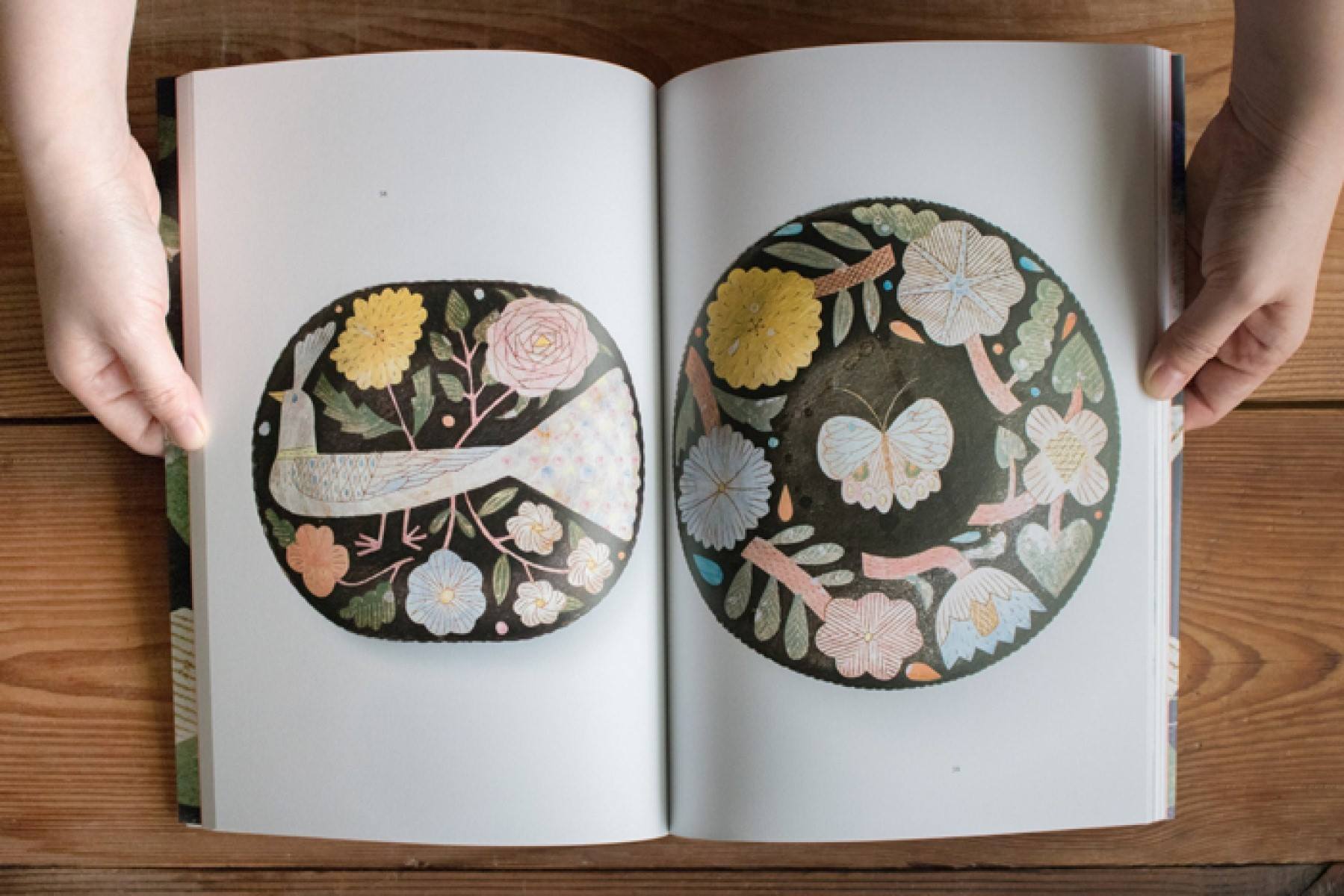 小器生活道具 小器選品 鹿兒島睦作品集現在在小器 有兩本不同的鹿兒島睦作品集可以選購 Facebook