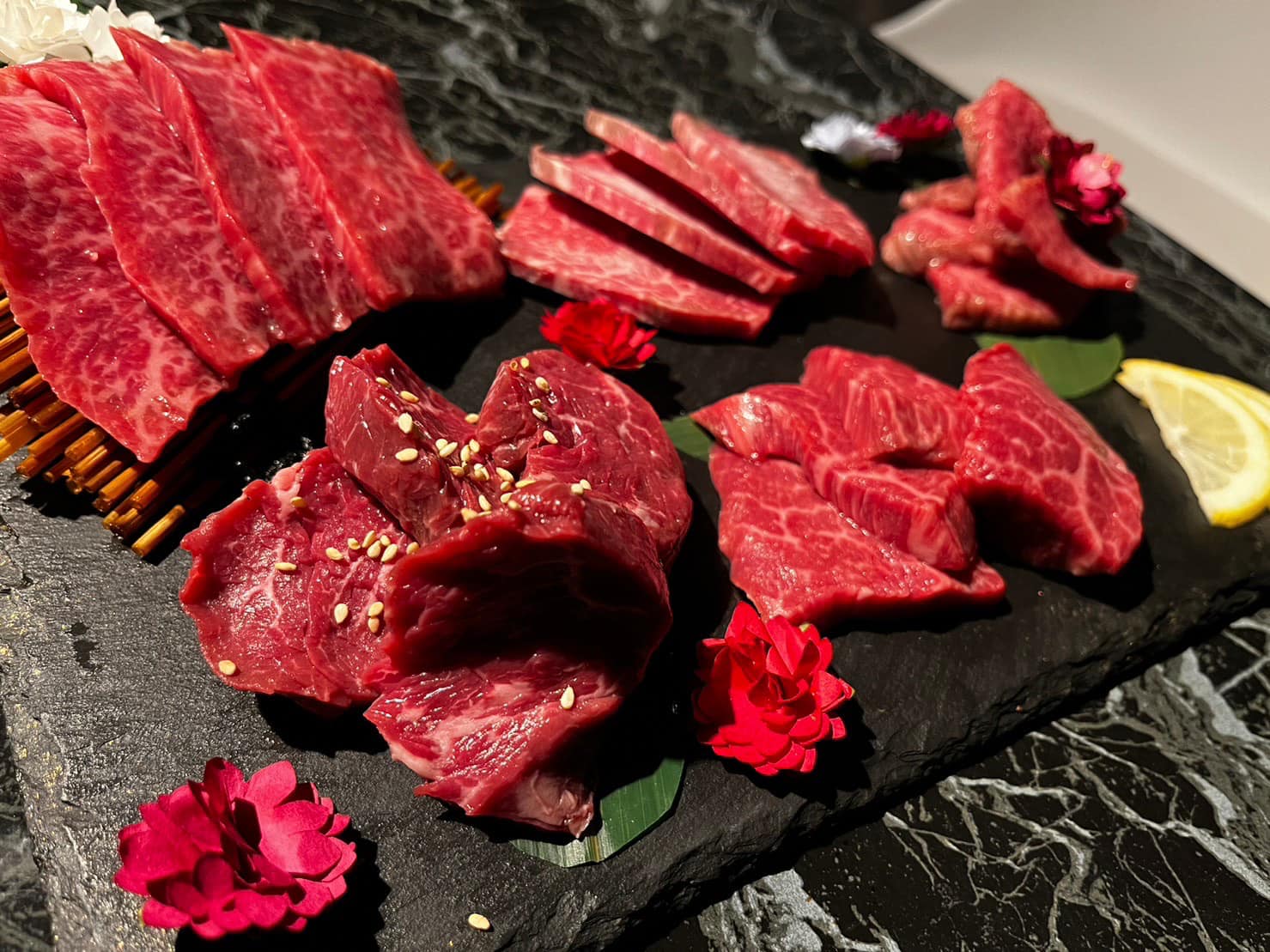 小野塚和馬 is at 焼肉 犇 中野坂上.