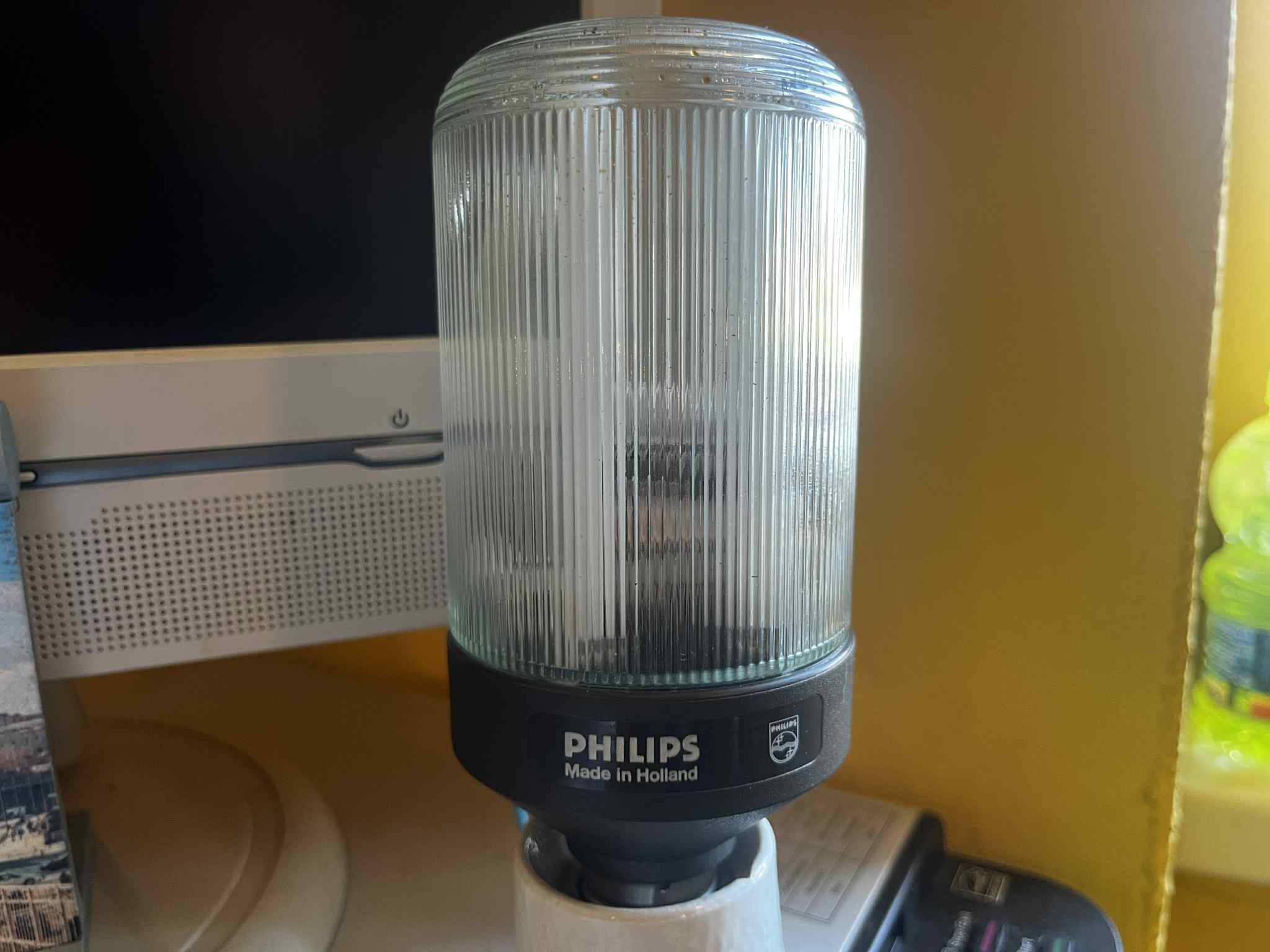 Ampoule Philips SL18 PRISMATIC 18W 220V – 900 Lumens – Classe A – Neuf