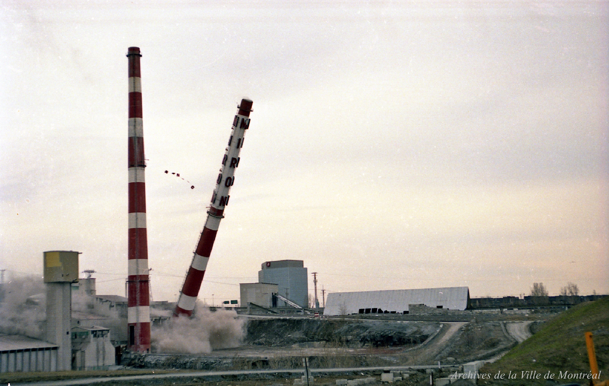 Archives - Carrière Miron : dynamitage de la première cheminée. – 17 ...