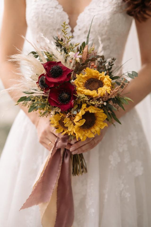 Sunflower wedding color schemes?
