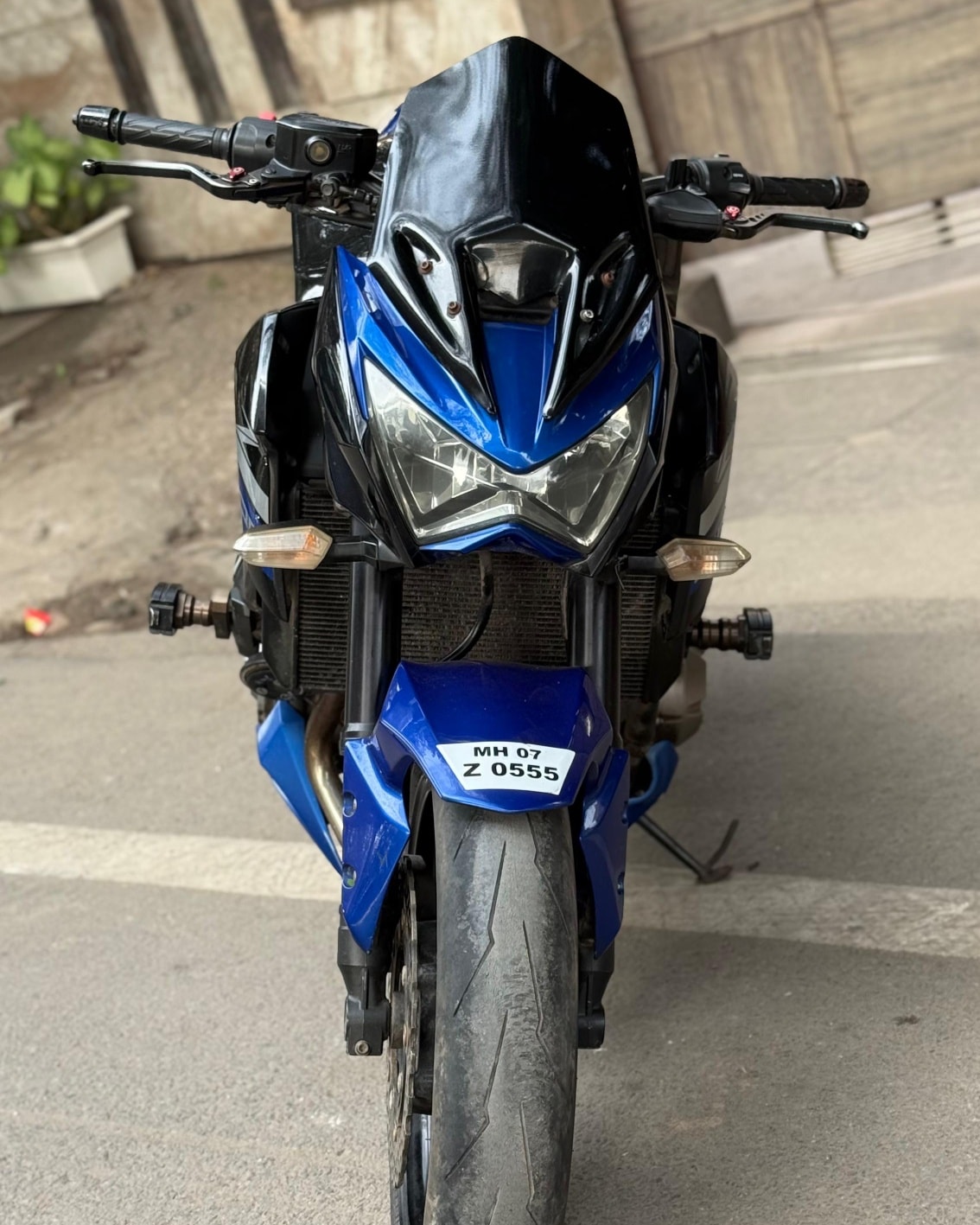 KAWASAKI Z-800 MODEL :- 2014 OWNER:- 1st REGT. :- MH ODO. :-21K KM