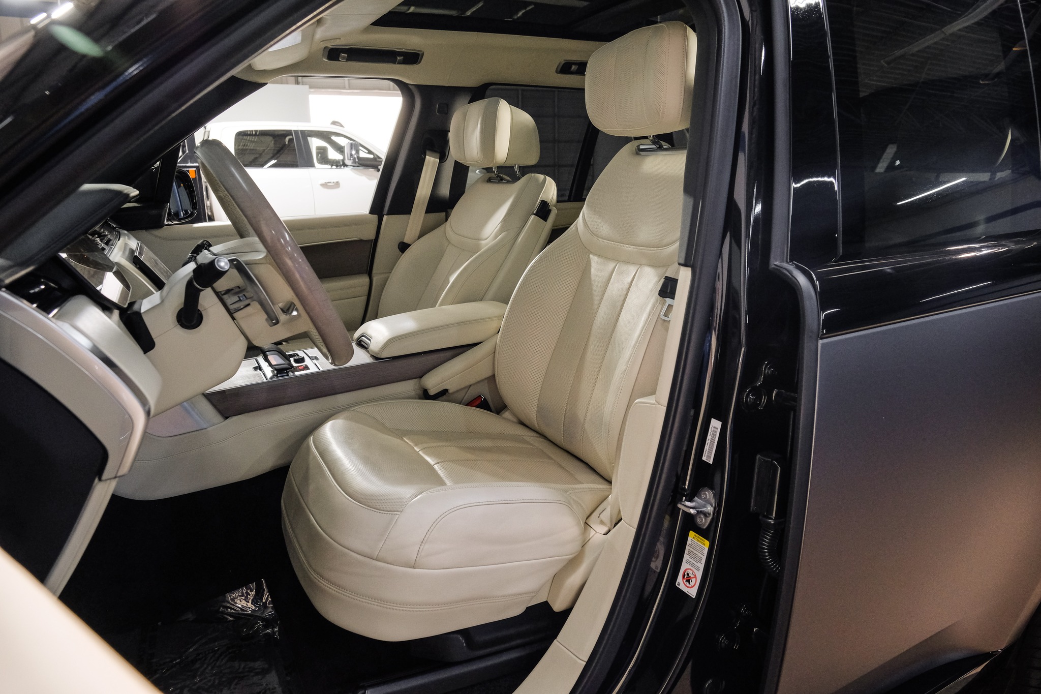 East - 2023 LAND ROVER Range Rover First Edition - @giovannawheels 24 ...